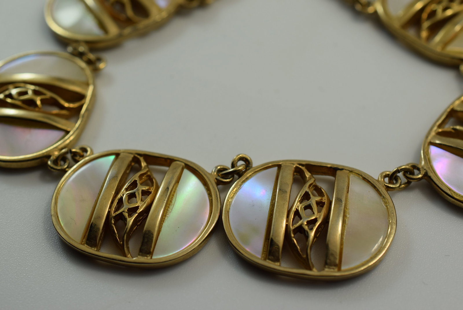 Mother of Pearl Necklace 17" Vintage Lot # JM 349: Mother of Pearl Necklace 17" Vintage