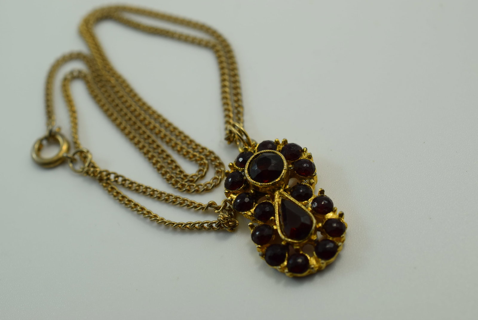 Mine Cut Garnet Glass 1940's Necklace Pendant Vintage Lot # JM 378: Mine Cut Garnet Glass 1940's Necklace Pendant Vintage Chain Measures 18" pendant measures 1 1/4"