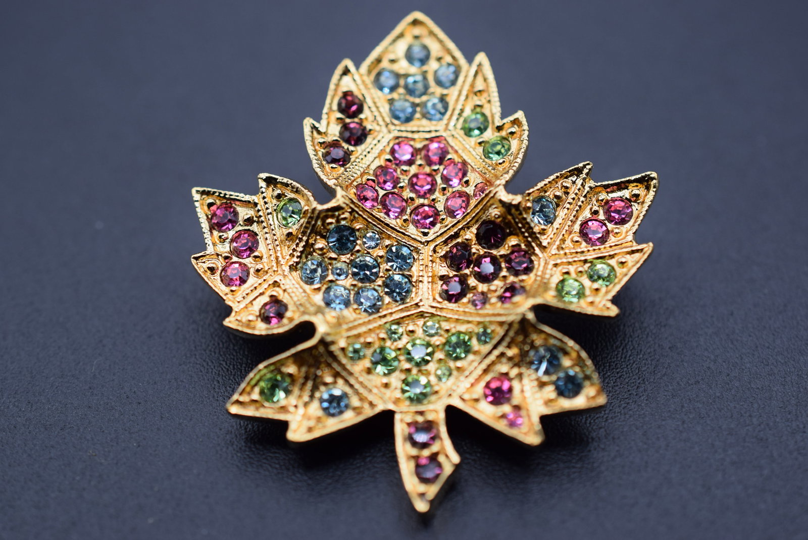 Rhinestone Leaf Brooch Pin Vintage Numbered Lot GJ 387: Rhinestone Leaf Brooch Pin Vintage Numbered measures 1 1/2"