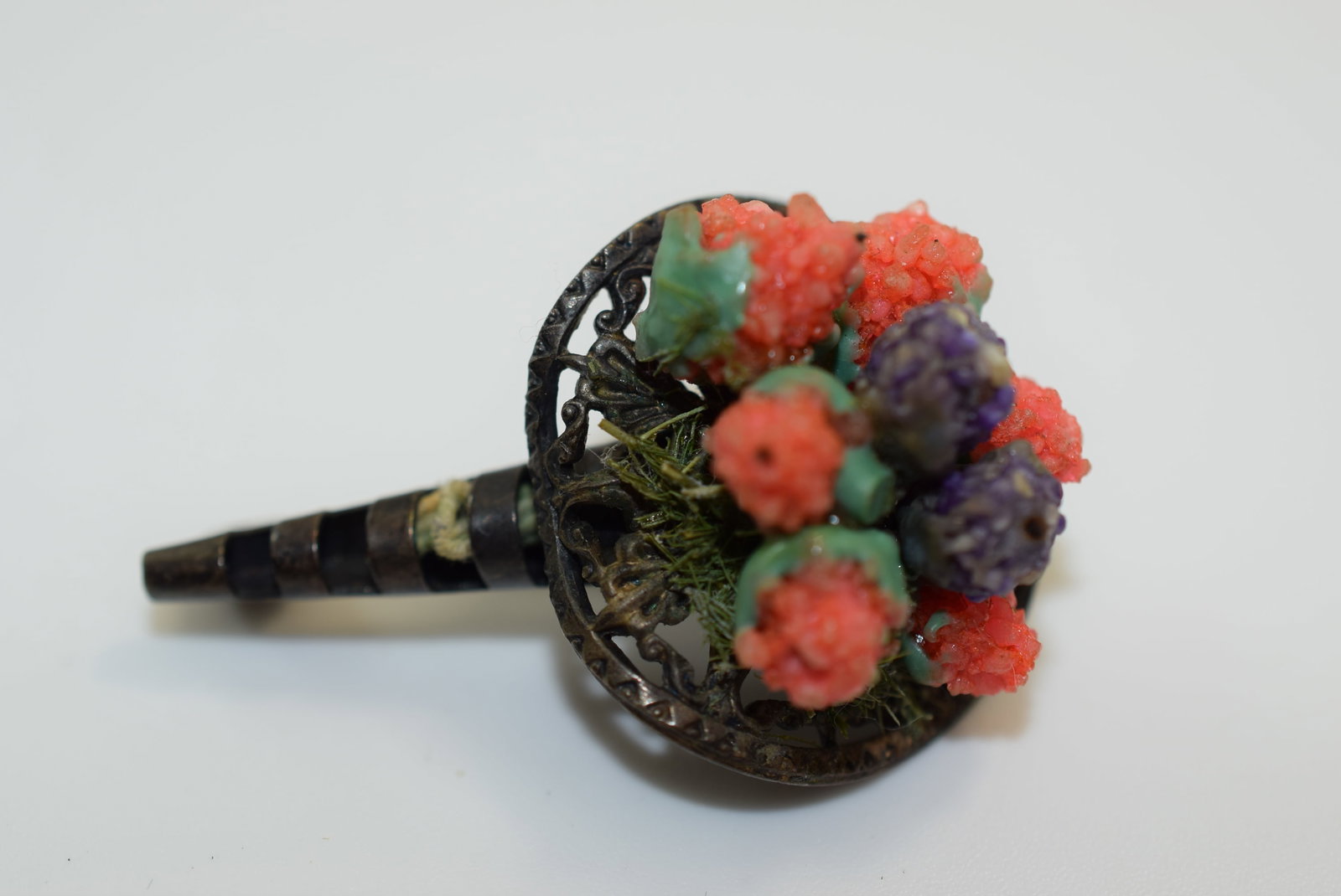 Delicate 1930's Bougquet Brooch Pin Vintage Lot # JM 398: Delicate 1930's Bougquet Brooch Pin Vintage measures 1 5/8"