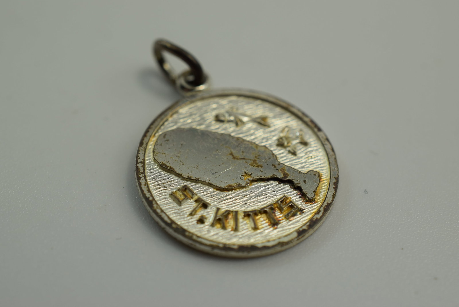 St.Kitts Sterling Silver 925 Charm Pendant Vintage Lot # JM 409: St.Kitts Sterling Silver 925 Charm Pendant Vintage measures 3/4" plus the bale