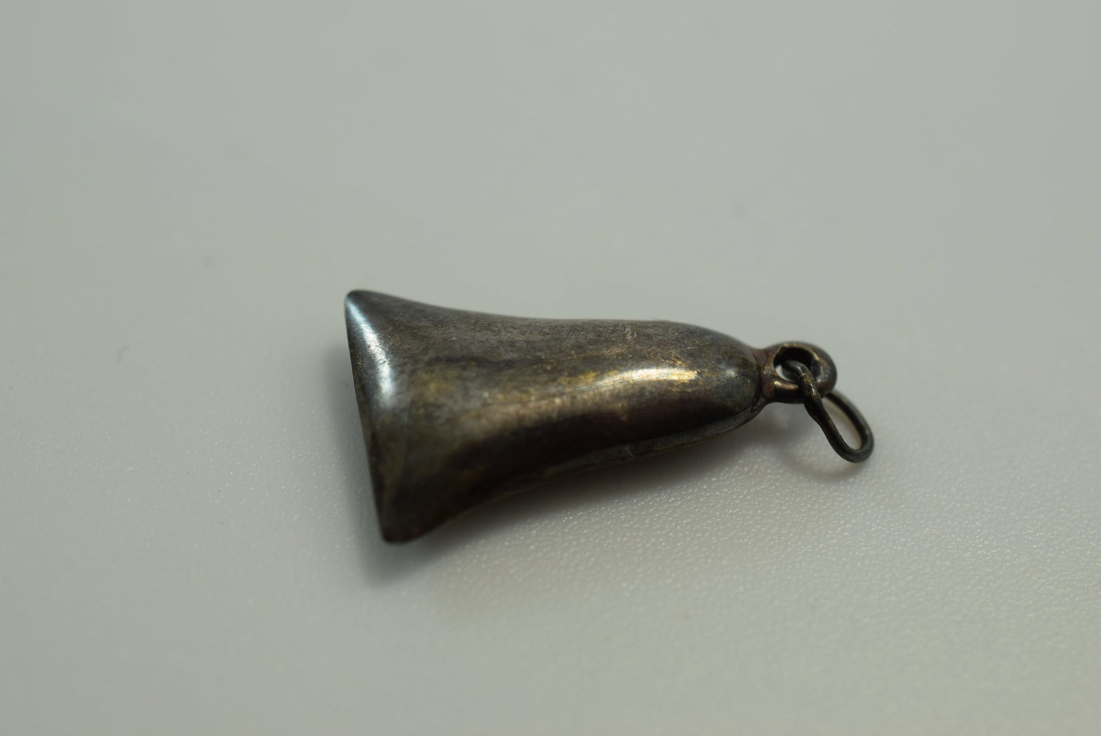 Sterling Silver 925 Bell Charm Pendant Vintage Lot # JM 411: Sterling Silver 925 Bell Charm Pendant Vintage measures 3/4" x 1/2"