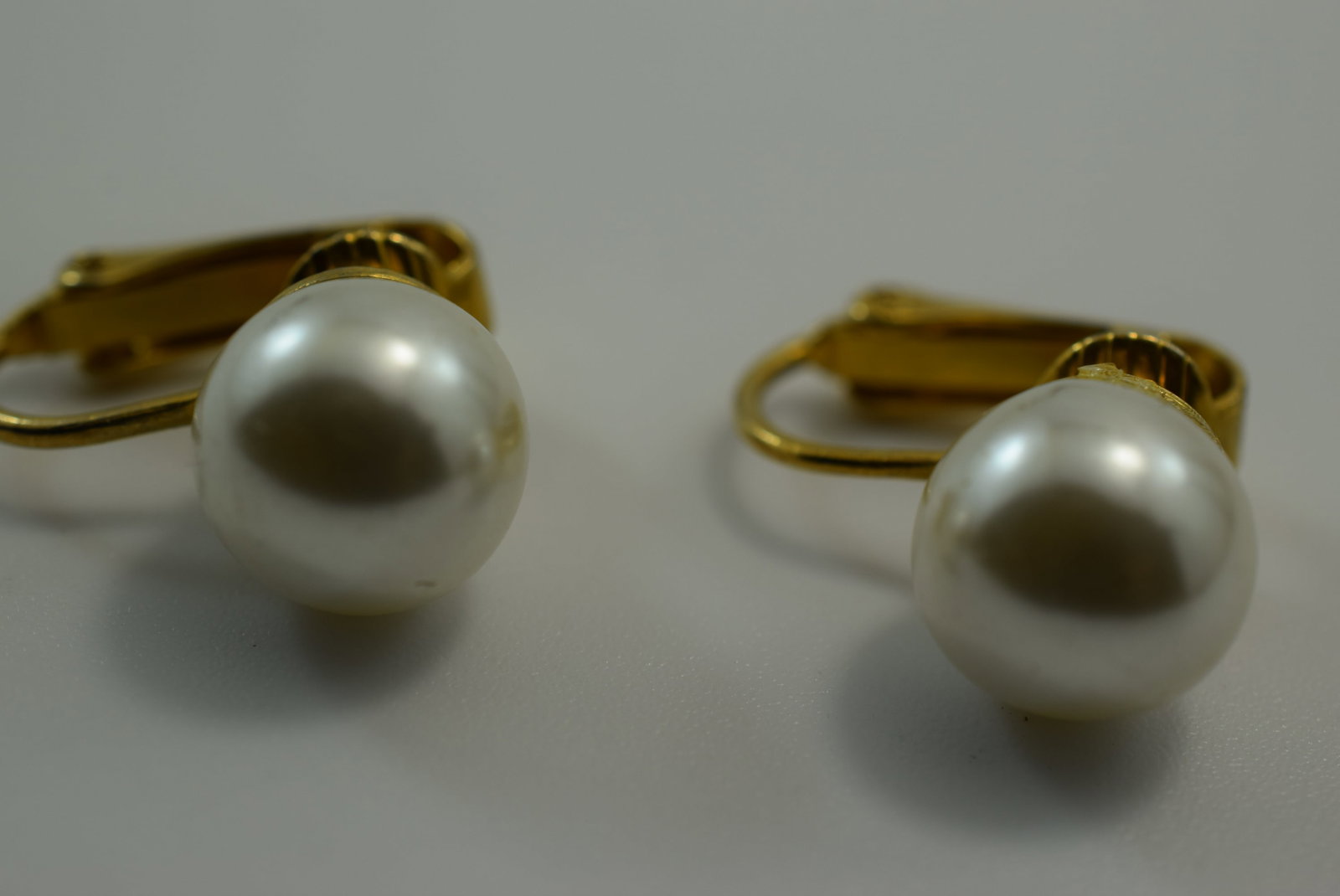 Big Single Pearl Clip Earrings Vintage Lot # JM 428: Big Single Pearl Clip Earrings Vintage