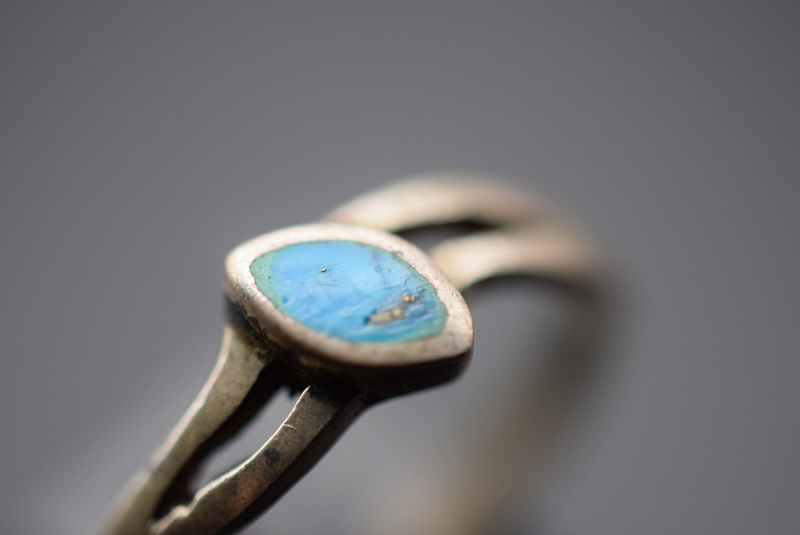 Turquoise Vintage Sterling Silver 925 Ring Size 7.75 Lot 432: Turquoise Vintage Sterling Silver 925 Ring Size 7.75 Weighs 2.24 grams Top measures 3/8" signed 925