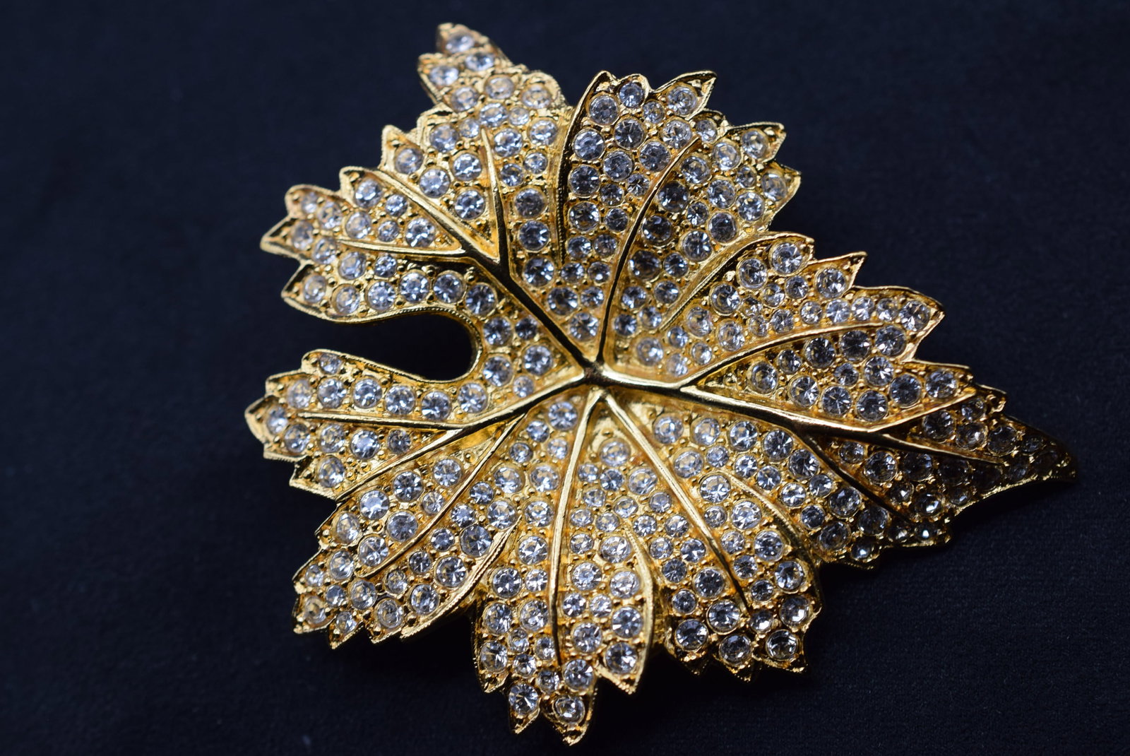 Fabulous Foliage Leaf Brooch Pin Rhinestone Lot GJ 434: Fabulous Foliage Leaf Brooch Pin Rhinestone measures 2 5/8" x 2 1/4"