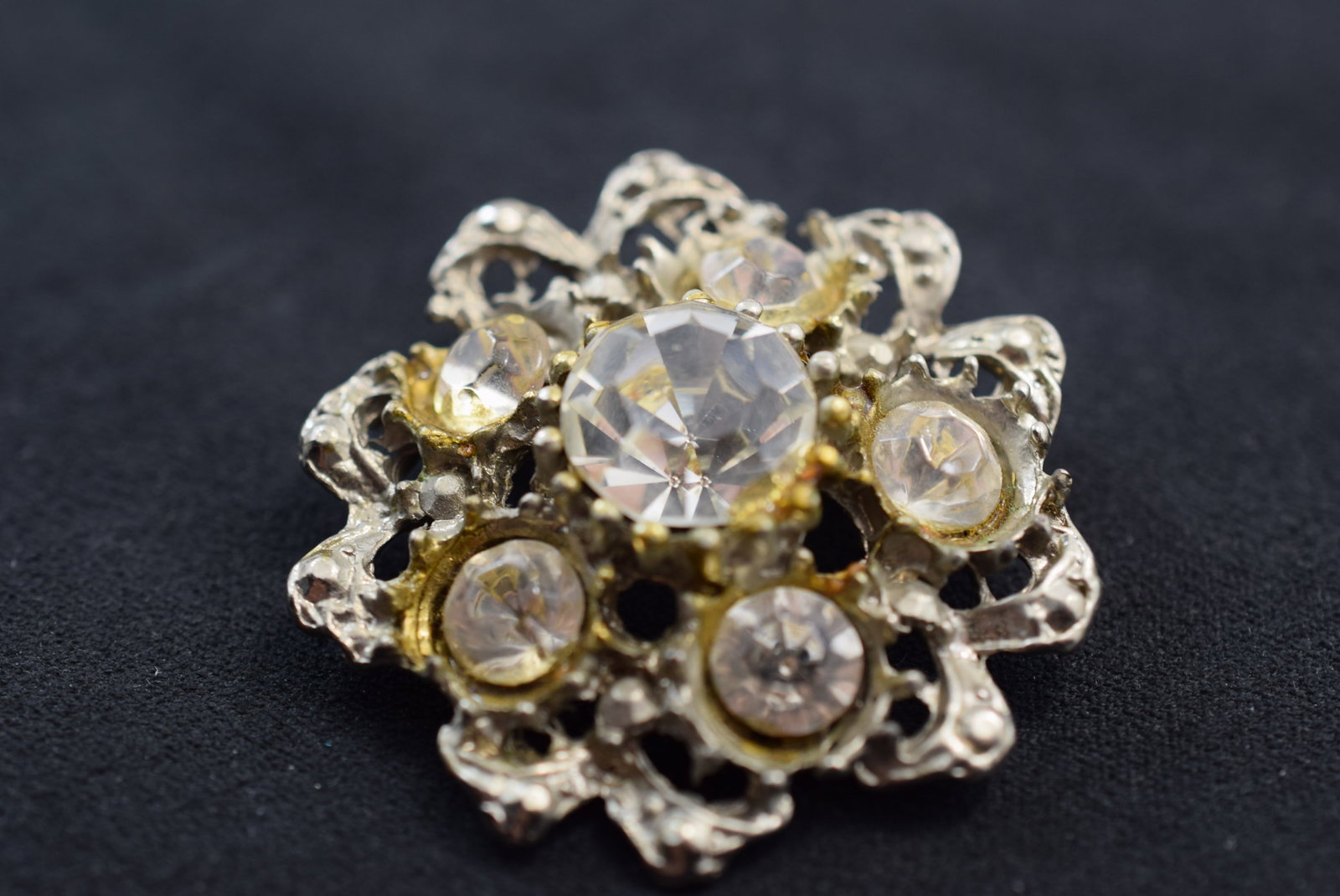 Rhinestone 1940's Brooch Pin 1 1/2" Vintage Lot # JM 453: Rhinestone 1940's Brooch Pin 1 1/2" Vintage