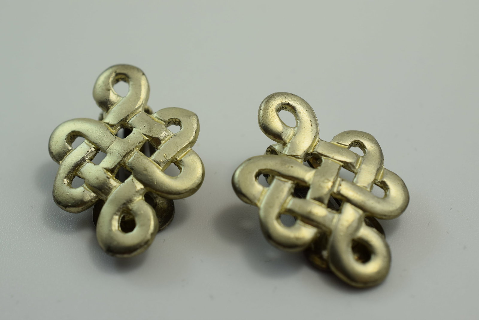 Celtic Knot Clip Earrings Vintage Lot # JM 474 (1 of 2)