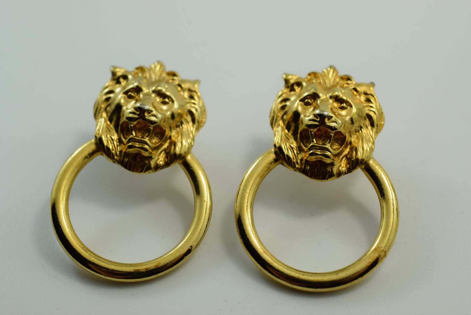 Lion Hoop Pierced Earrings Vintage Lot # JM 476: Lion Hoop Pierced Earrings Vintage measures 1 1/2"