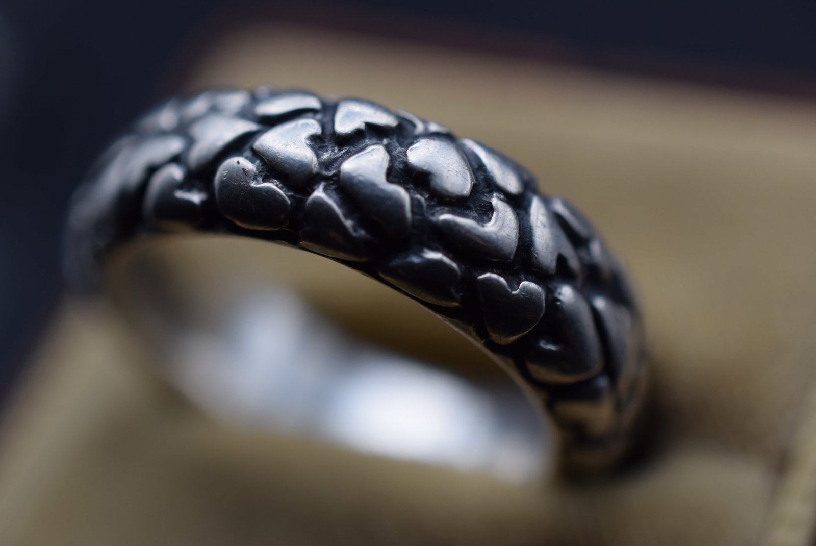 Pandora Forever Love Hearts THICK Sterling Silver 925 Ring Size 8 Lot 483: Pandora Forever Love Hearts THICK Sterling Silver 925 Ring Size 8 Weighs 10.37 grams Top measures 1/4" signed ALE 925