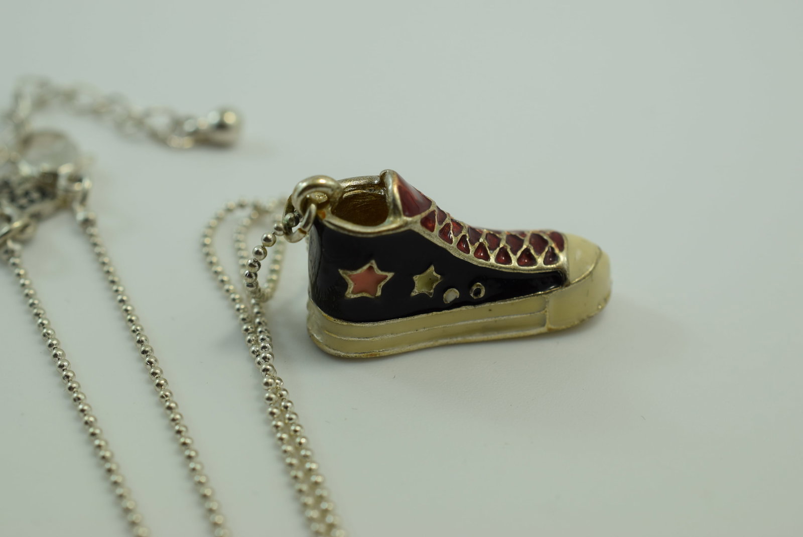 Enamel Running Shoe Converse look BF Necklace Sterling Vintage Lot # JM 484: Enamel Running Shoe Converse look BF Necklace Sterling Vintage