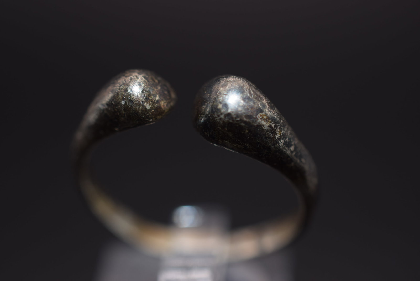 Modernist Mexico Vintage Sterling Silver 925 Ring Size 11 Lot 489: Modernist Mexico Vintage Sterling Silver 925 Ring Size 11 size it up or down Weighs 4 grams Top measures 1/4" signed Mexico TM-40 925