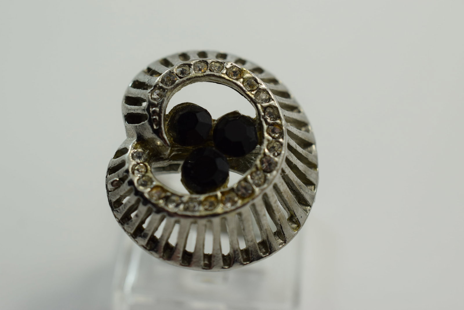 Rhinestone Ring Size 6.5 adjustable up or down Vintage Lot # JM 498 (1 of 2)