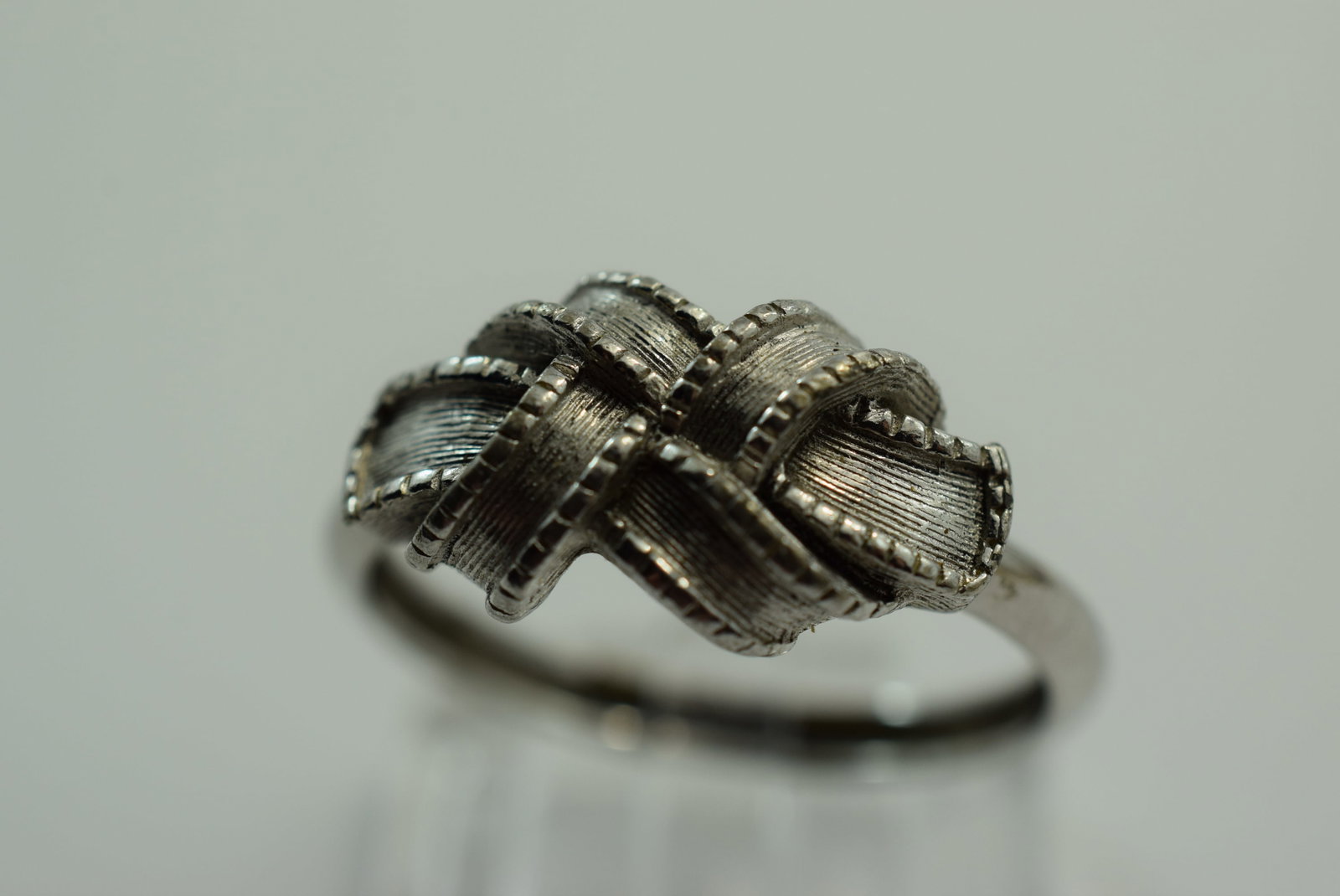 Cross over Ring Size 9 Vintage Lot # JM 510: Cross over Ring Size 9 Vintage