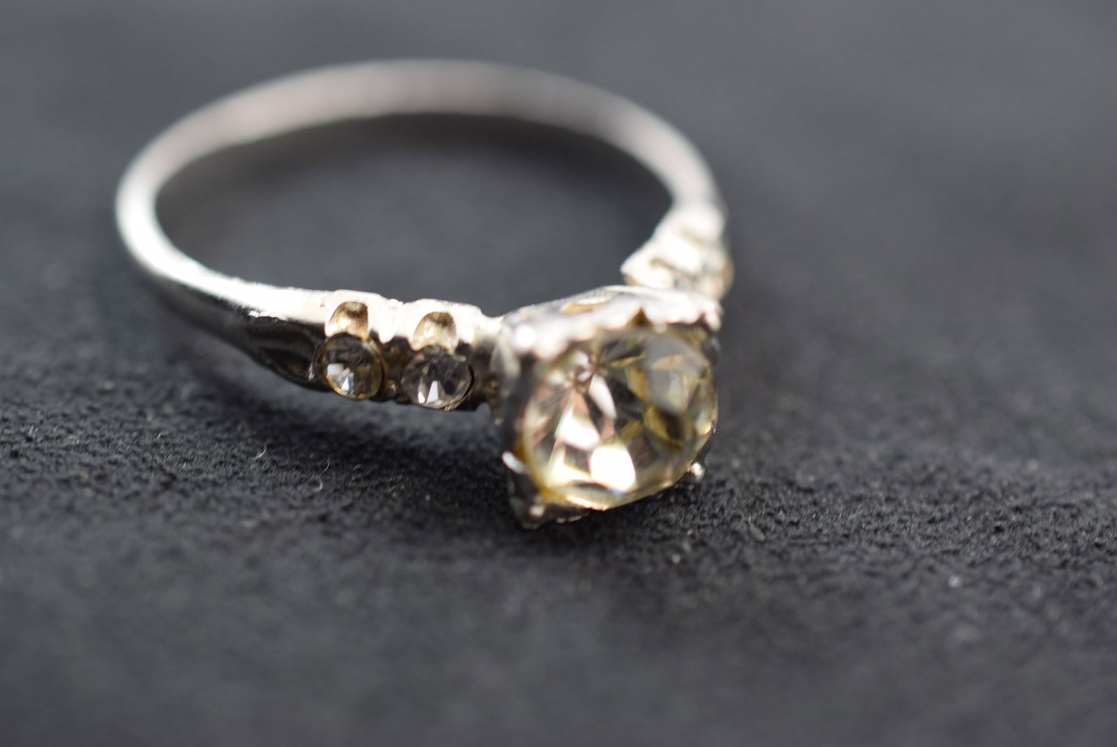 Solitaire Rhinestone Ring Size 8.25 Vintage Lot # JM 515 (1 of 2)
