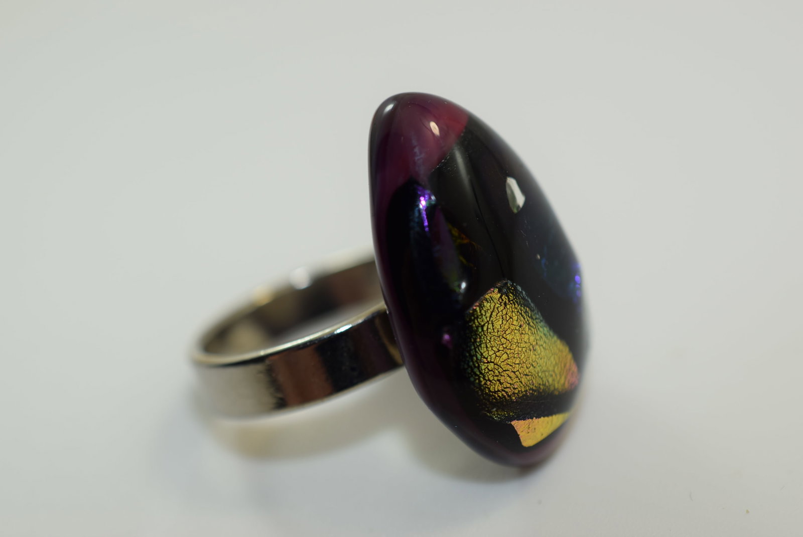 Purple Glass Adjustable Ring Size 7 Vintage Lot # JM 521: Purple Glass Adjustable Ring Size 7 Vintage