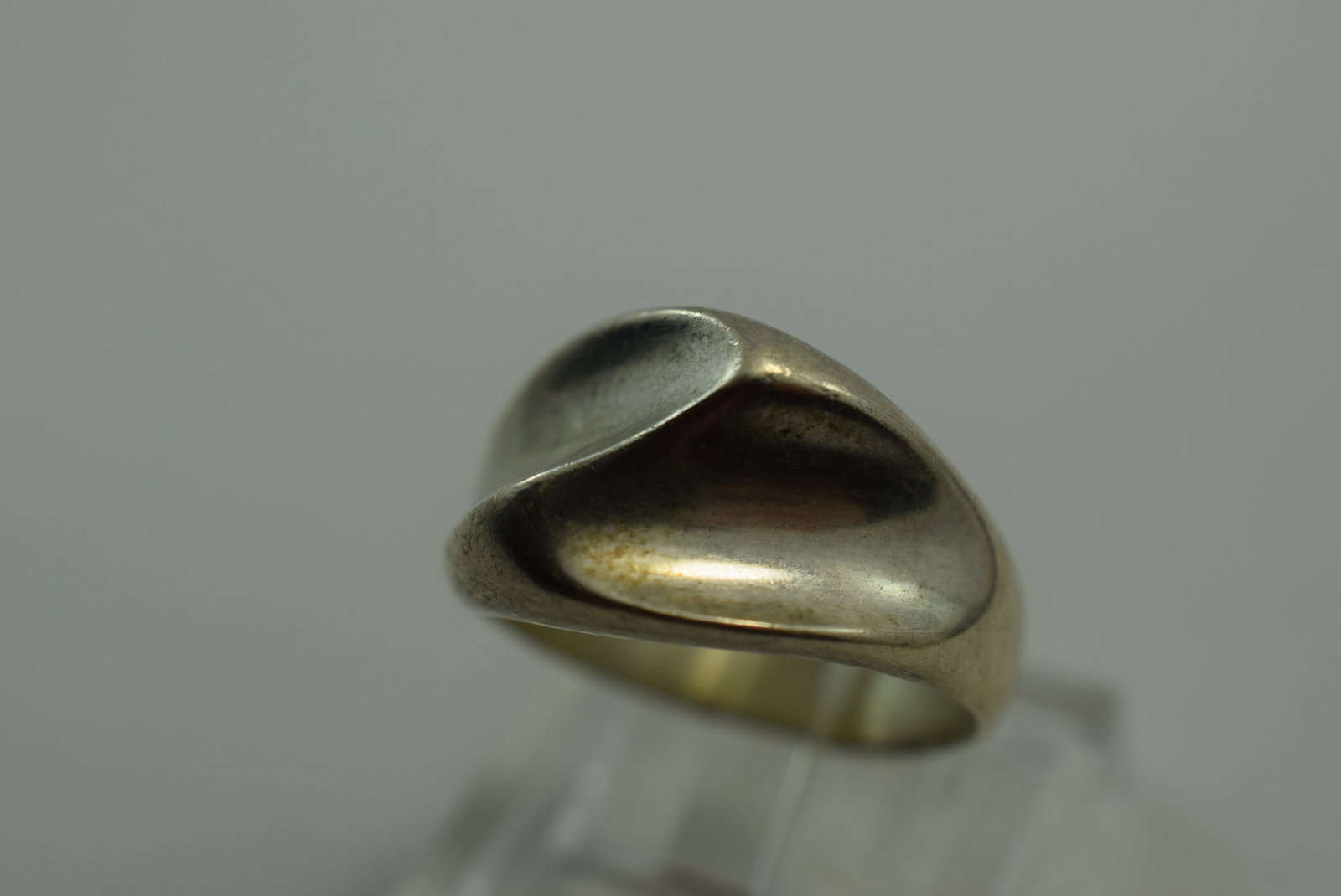 Sterling Silver 925 Ring Size 6.5 Vintage Lot # JM 553: Sterling Silver 925 Ring Size 6.5 Vintage weighs 5.69 grams