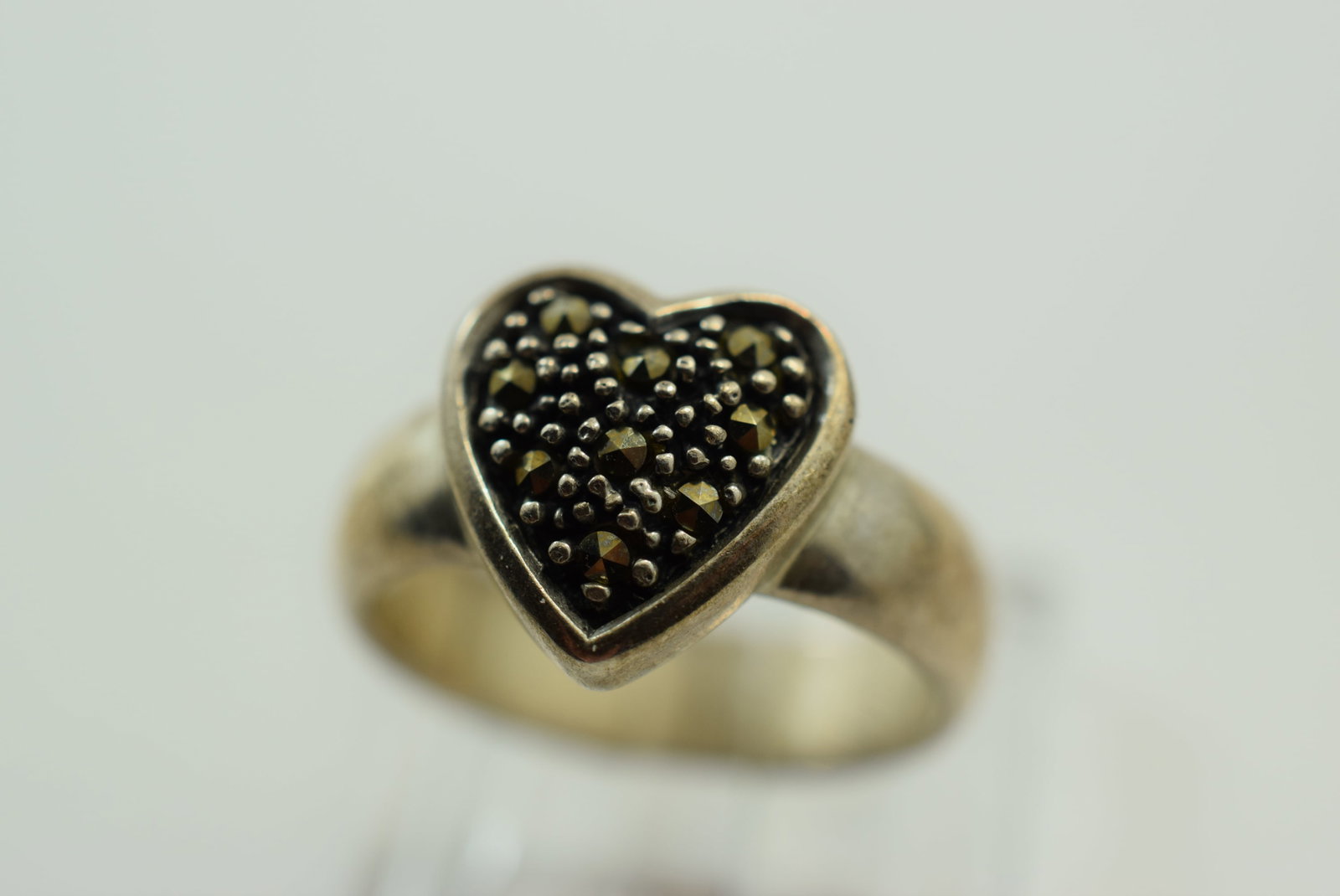 Marcasite Heart Sterling Silver 925 Ring Size 6 Vintage Lot # JM 562: Marcasite Heart Sterling Silver 925 Ring Size 6 Vintage weighs 4.1 grams