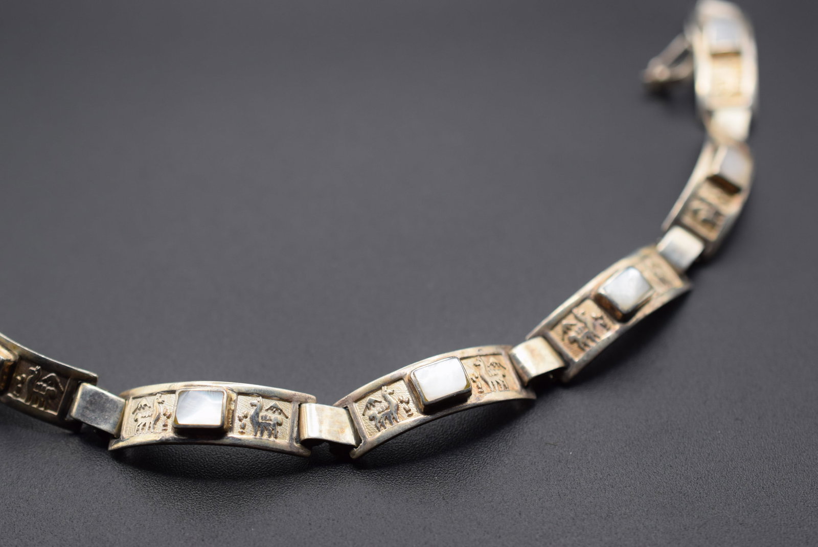 Mother of Pearl Sterling Bracelet Lot GJ 567: Mother of Pearl Sterling Bracelet weighs 10 grams