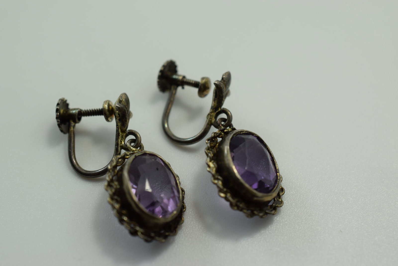 935 Sterling Silver Screw Back Amethyst Earrings Vintage Lot # JM 601 (1 of 2)