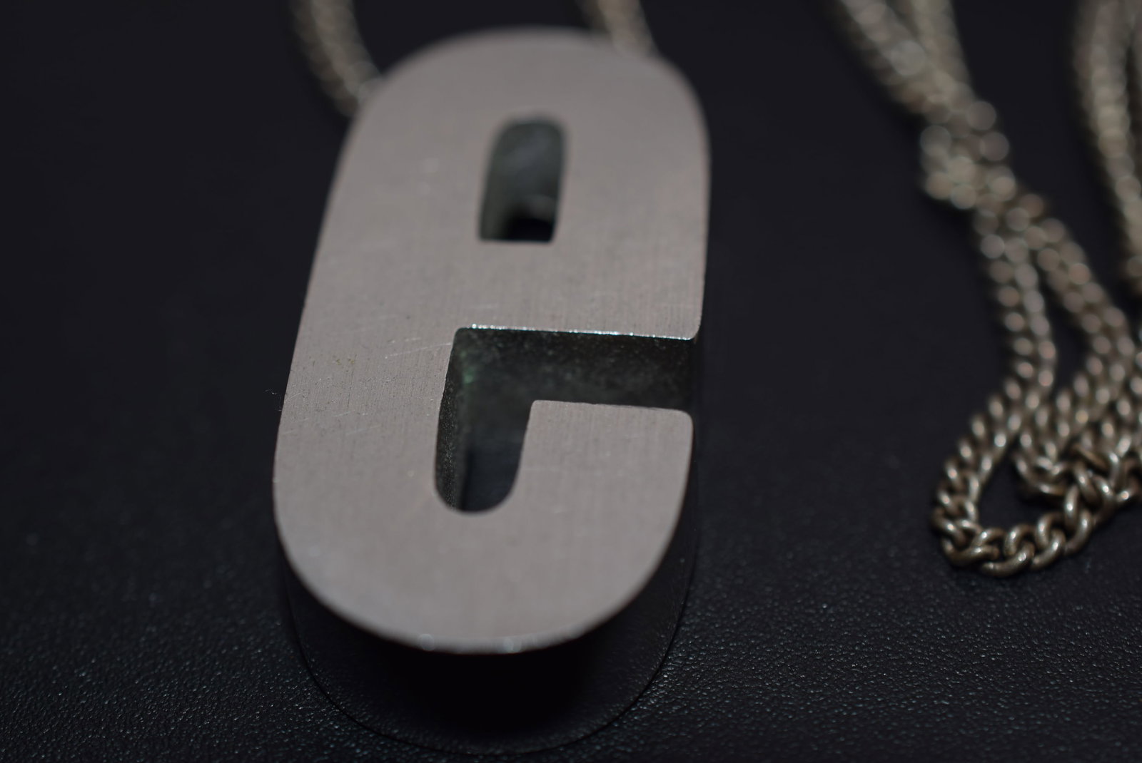 Sterling Silver 925 Pendant E Necklace Lot 621: Sterling Silver 925 Pendant E Necklace Weighs 22.41 grams Chain measures 23 1/2" long and the e is 1 3/8" x 5/8" signed Sterling on the Chain and inside the Pendant Sterling with a makers name maybe f
