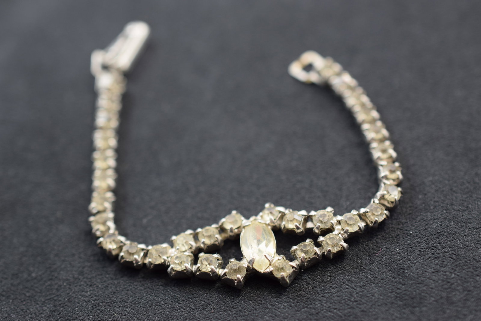 Signed Belle 5 1/2" Rhinestone Bracelet 1940's Vintage Lot # JM 636: Signed Belle 5 1/2" Rhinestone Bracelet 1940's Vintage