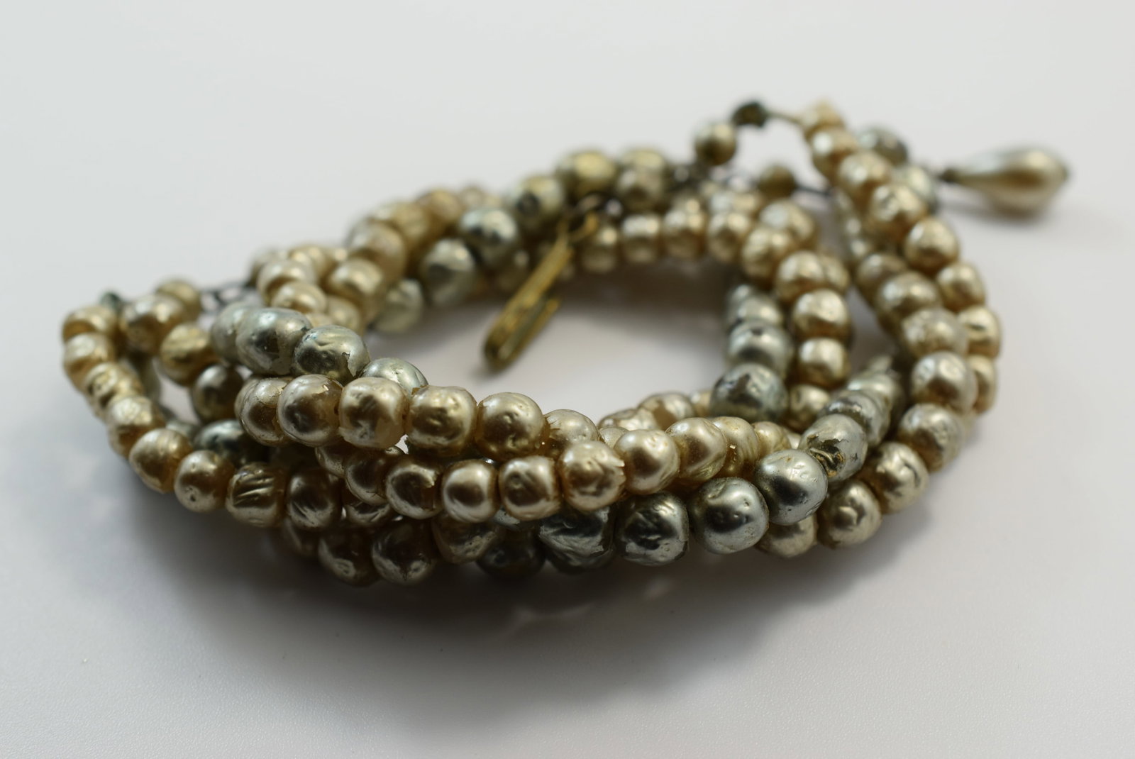 Baroque Pearl Glass Necklace 1940's Vintage Lot # JM 643: Baroque Pearl Glass Necklace 1940's Vintage measures 17" long has wear to some pearls knotted on the ends these old glass pearls are flaking its clear their age