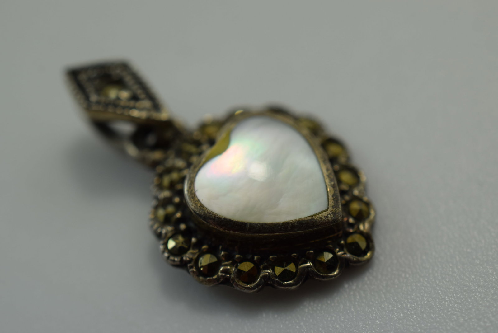 Marcasite Mother of Pearl Heart Sterling Silver 925 Pendant Vintage Lot # JM 678: Marcasite Mother of Pearl Heart Sterling Silver 925 Pendant Vintage