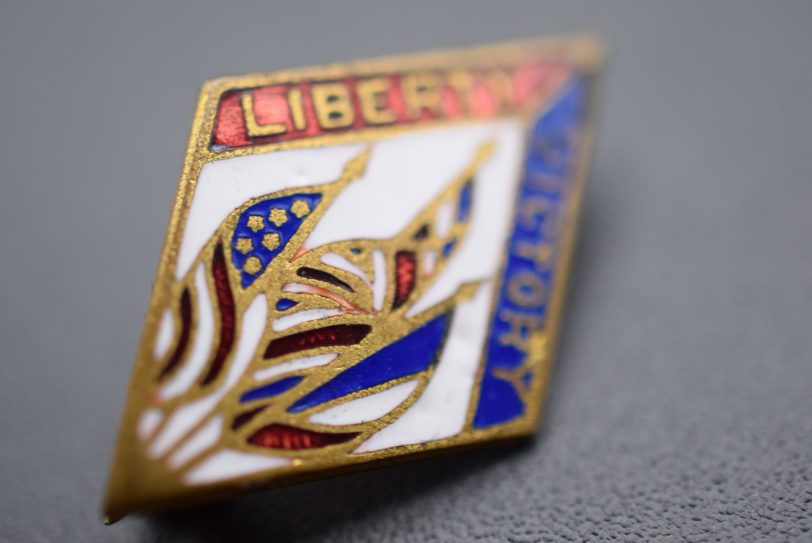 Liberty Victory Vintage Enamel Brooch Pin Pat appl'd for Lot# DG 682: Liberty Victory Vintage Enamel Brooch Pin Pat appl'd for measures 7/8" x 5/8"
