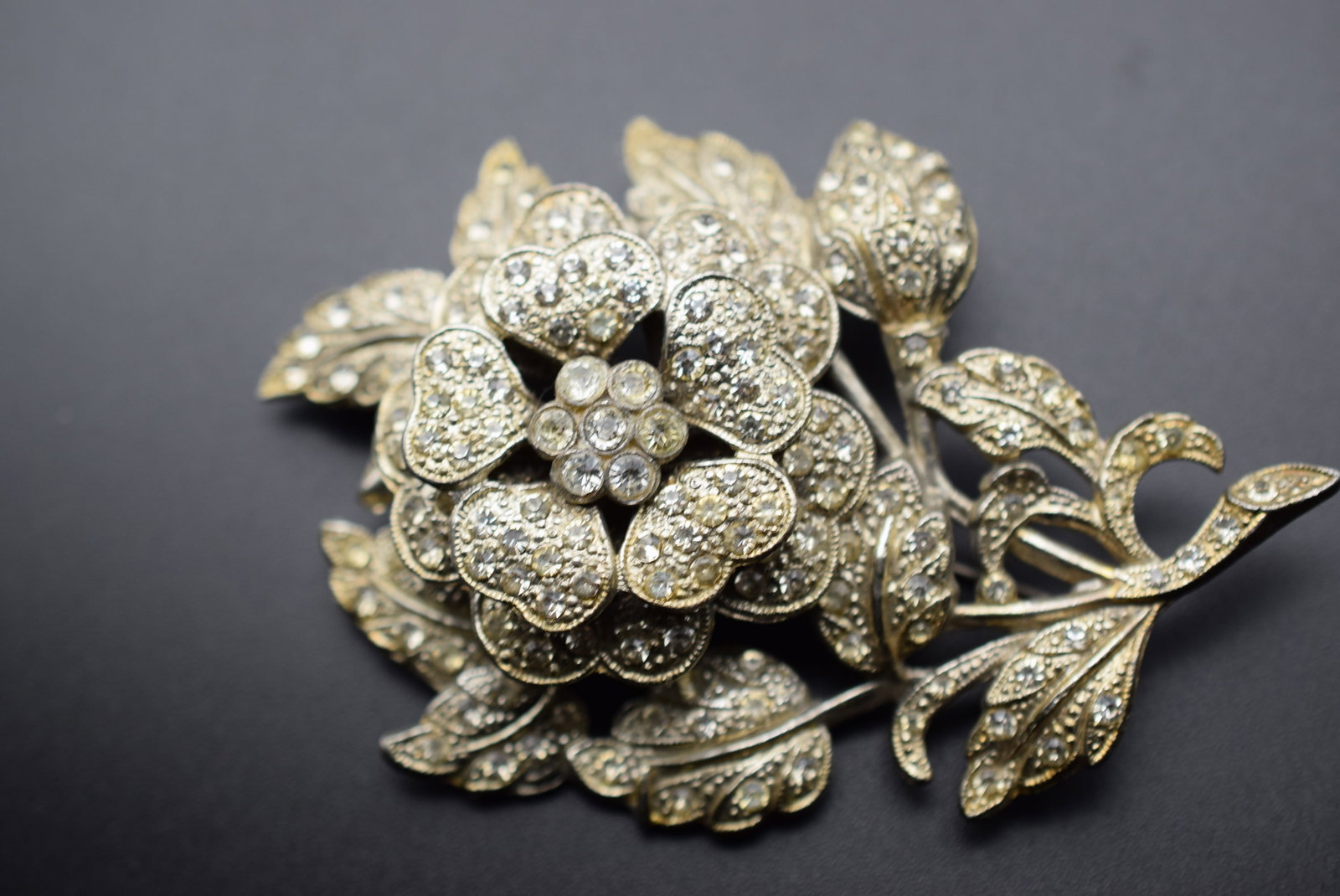 Pot Metal HUGE Rhinestone Flower Brooch Pin Lot 728: Pot Metal HUGE Rhinestone Flower Brooch Pin measures 3 1/4" x 2 1/4"