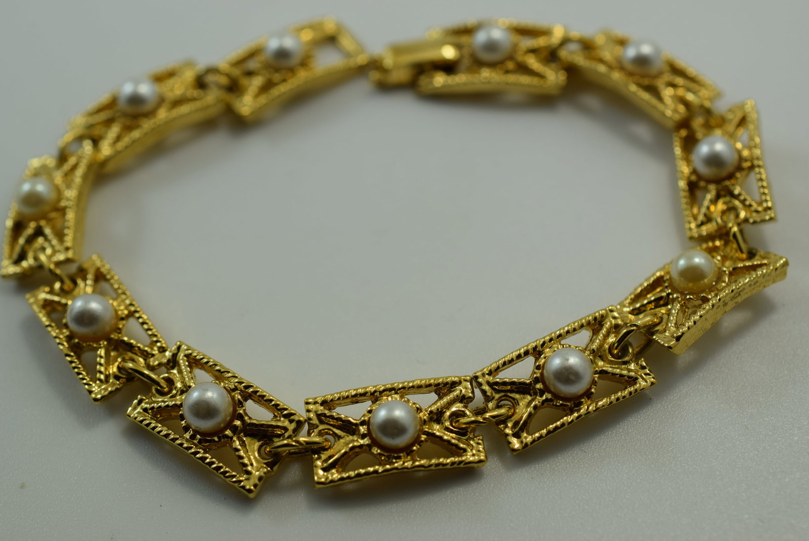 Faux Pearl Nice Bracelet 7 1/4" Vintage Lot # JM 741: Faux Pearl Nice Bracelet 7 1/4" Vintage