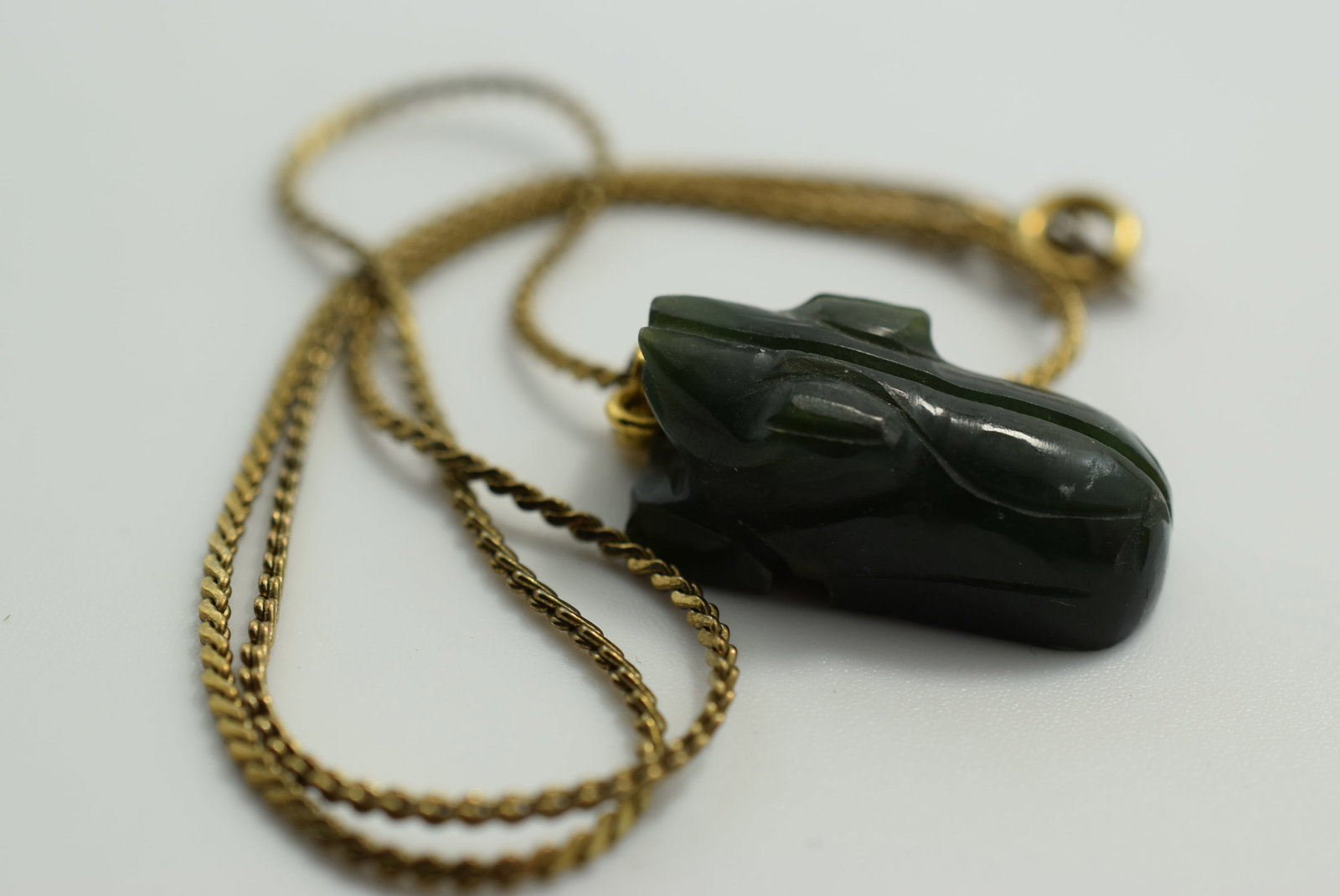 Jade Bear Necklace 16" chain 1" Pendant Vintage Lot # JM 824: Jade Bear Necklace 16" chain 1" Pendant Vintage