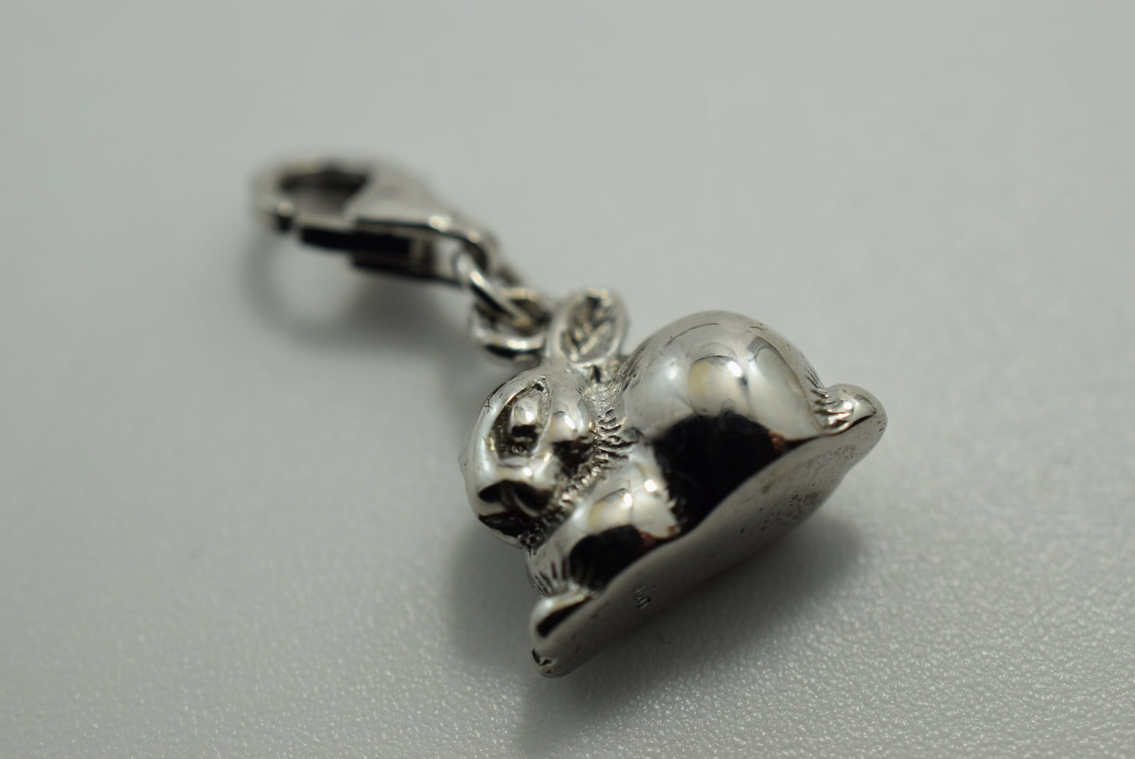 Rabbit Sterling Silver 925 Charm Pendant Vintage Lot # JM 827: Rabbit Sterling Silver 925 Charm Pendant Vintage weighs 3.64 grams signed 925 on the bale and on the bottom of the Rabbit