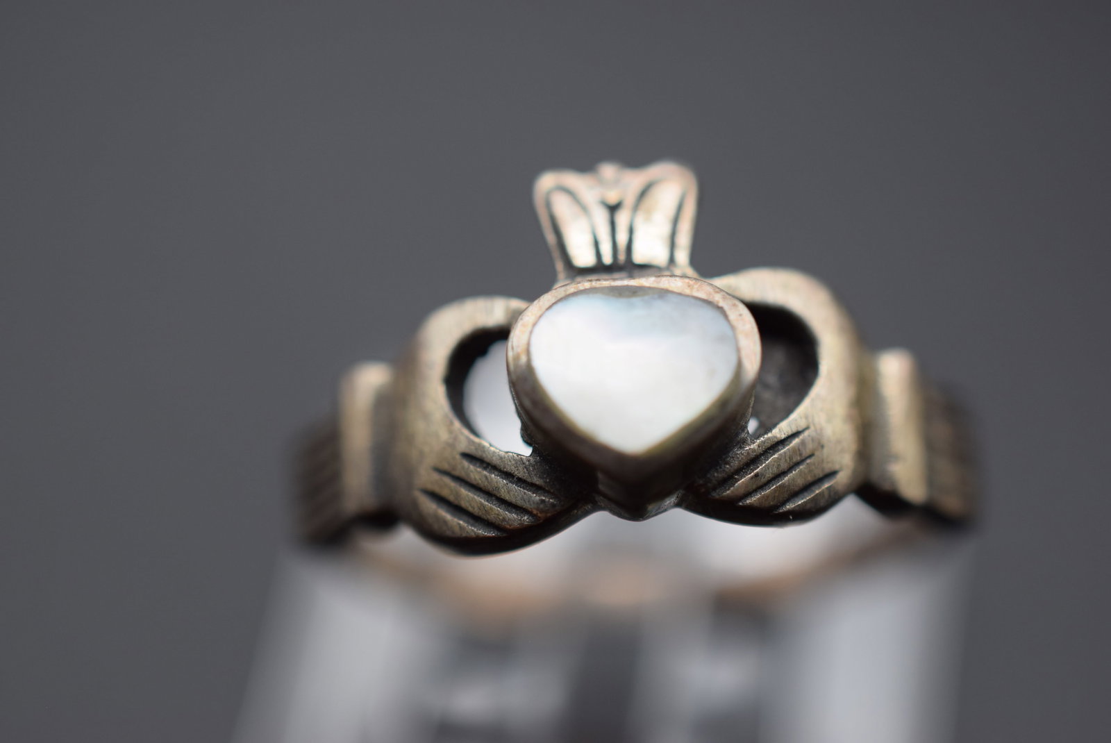 Claddah Mother of Pearl Sterling Silver 925 Ring Size 7.75 Lot GJ 840: Claddah Mother of Pearl Sterling Silver 925 Ring Size 7.75