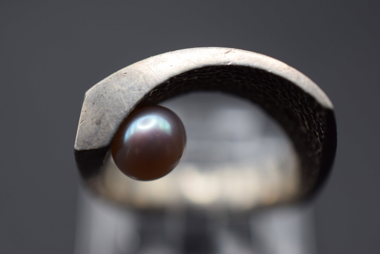 Genuine Pearl Dane Modernist Sterling Silver 925 Ring Size 4.75 Lot GJ 849: Genuine Pearl Dane Modernist Sterling Silver 925 Ring Size 4.75 weighs 6.82 grams signed Sterling and hallmarked