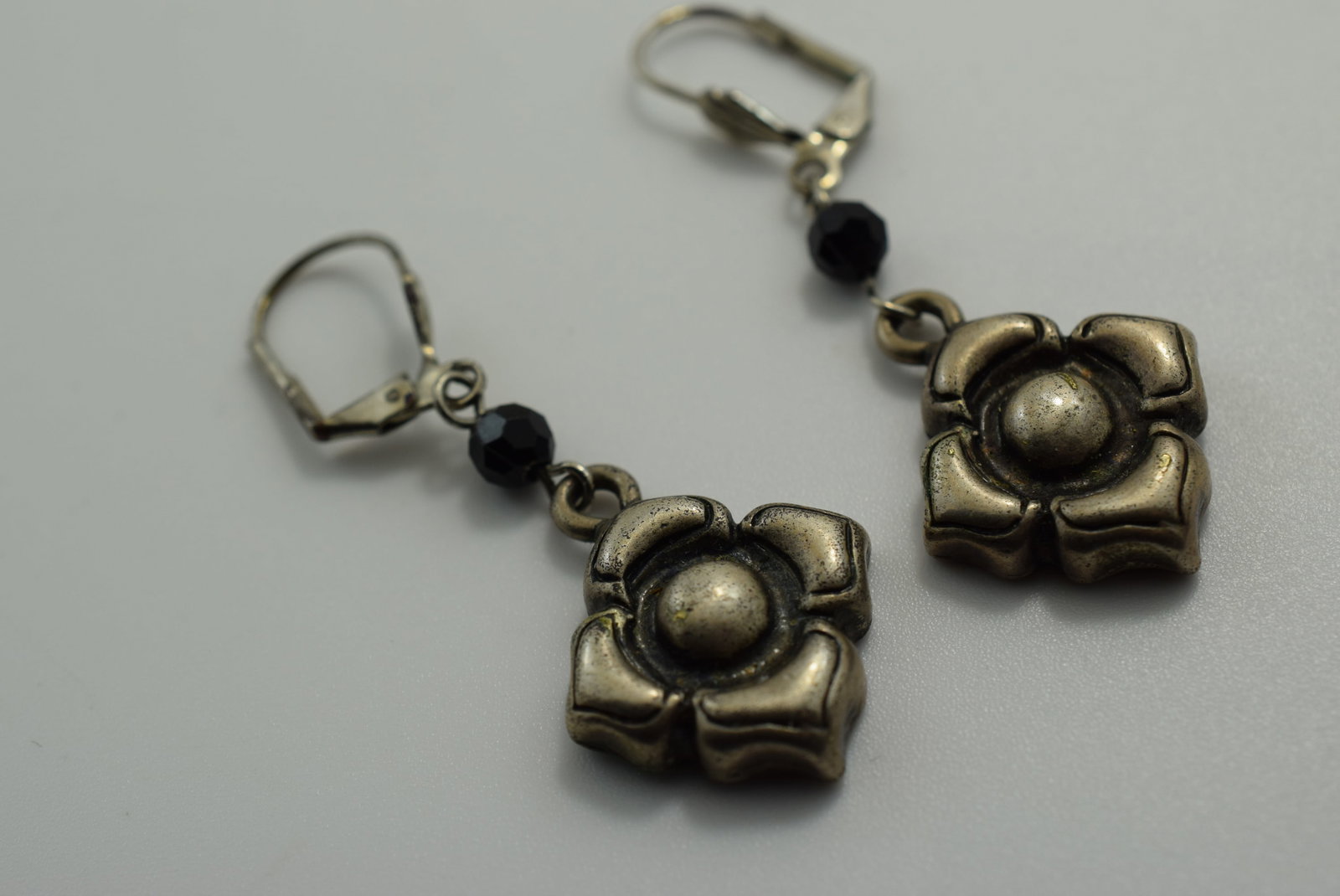 Flower Pierced Earrings 1 1/2" Vintage Lot # JM 857: Flower Pierced Earrings 1 1/2" Vintage