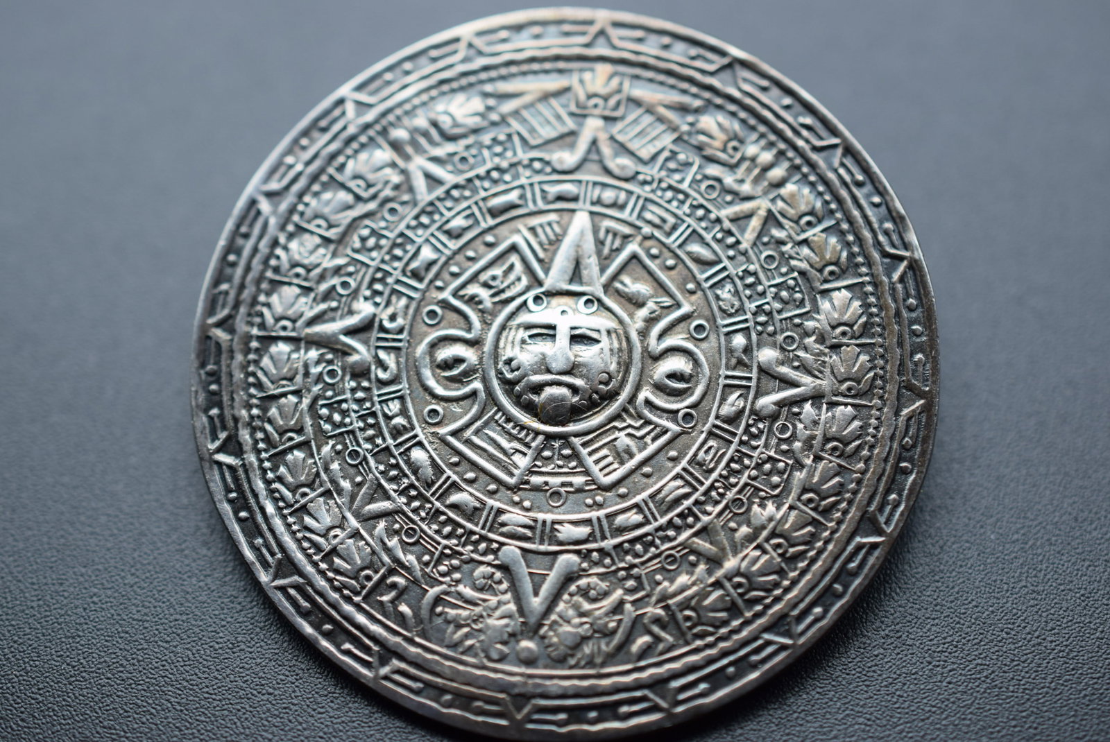 Mayan Sun BroochPendant Sterling Mexico Silver 925 Vintage Lot# DG 871: Mayan Sun BroochPendant Sterling Mexico Silver 925 Vintage measures 1 3/4" in diameter and weighs 22.23 grams signed Mexico 925 Sterling