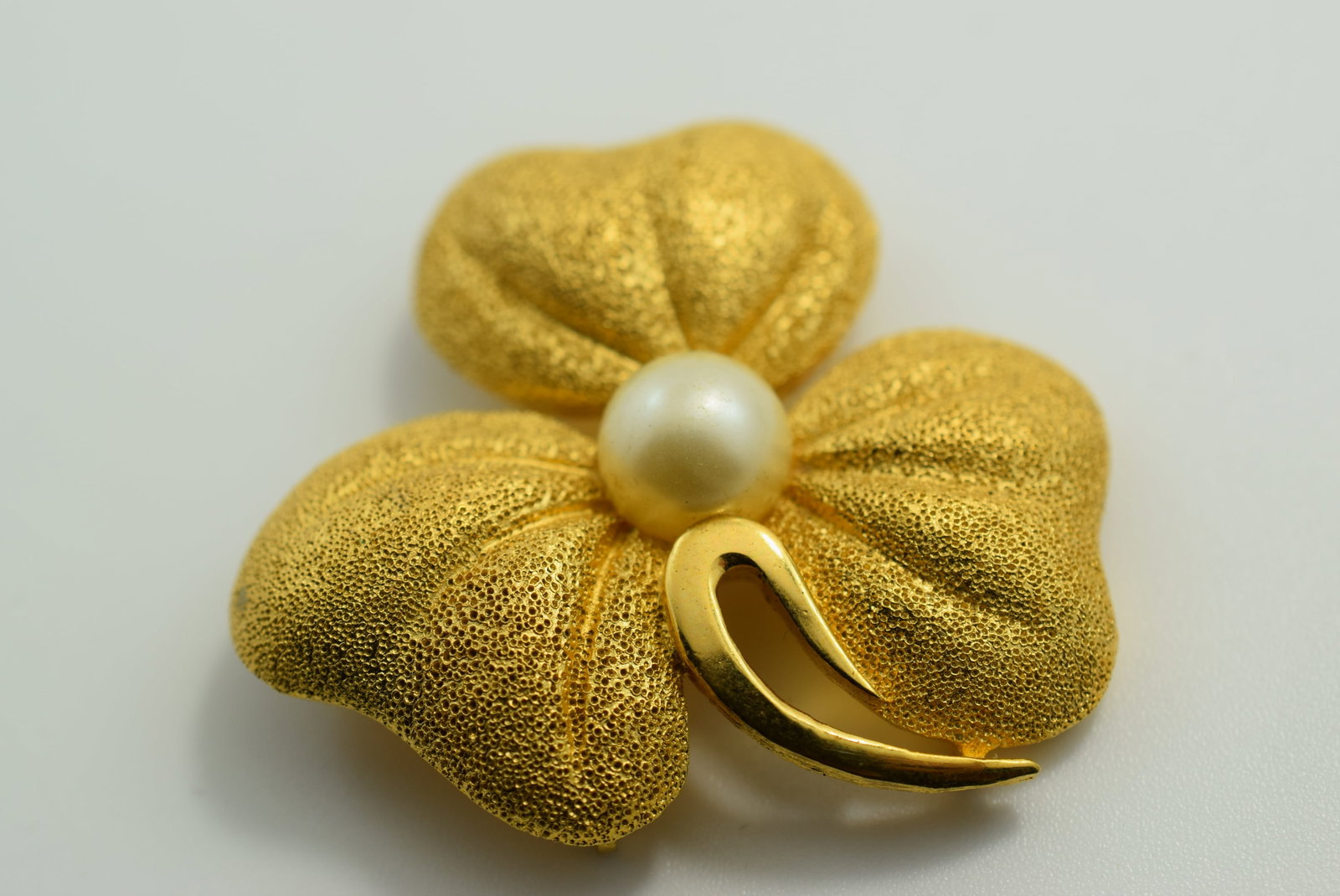 Trifari 3 Leaf Clover Lucky Brooch Pin Signed 1940's Vintage Lot # JM 881: Trifari 3 Leaf Clover Lucky Brooch Pin Signed 1940's Vintage 1 3/4"