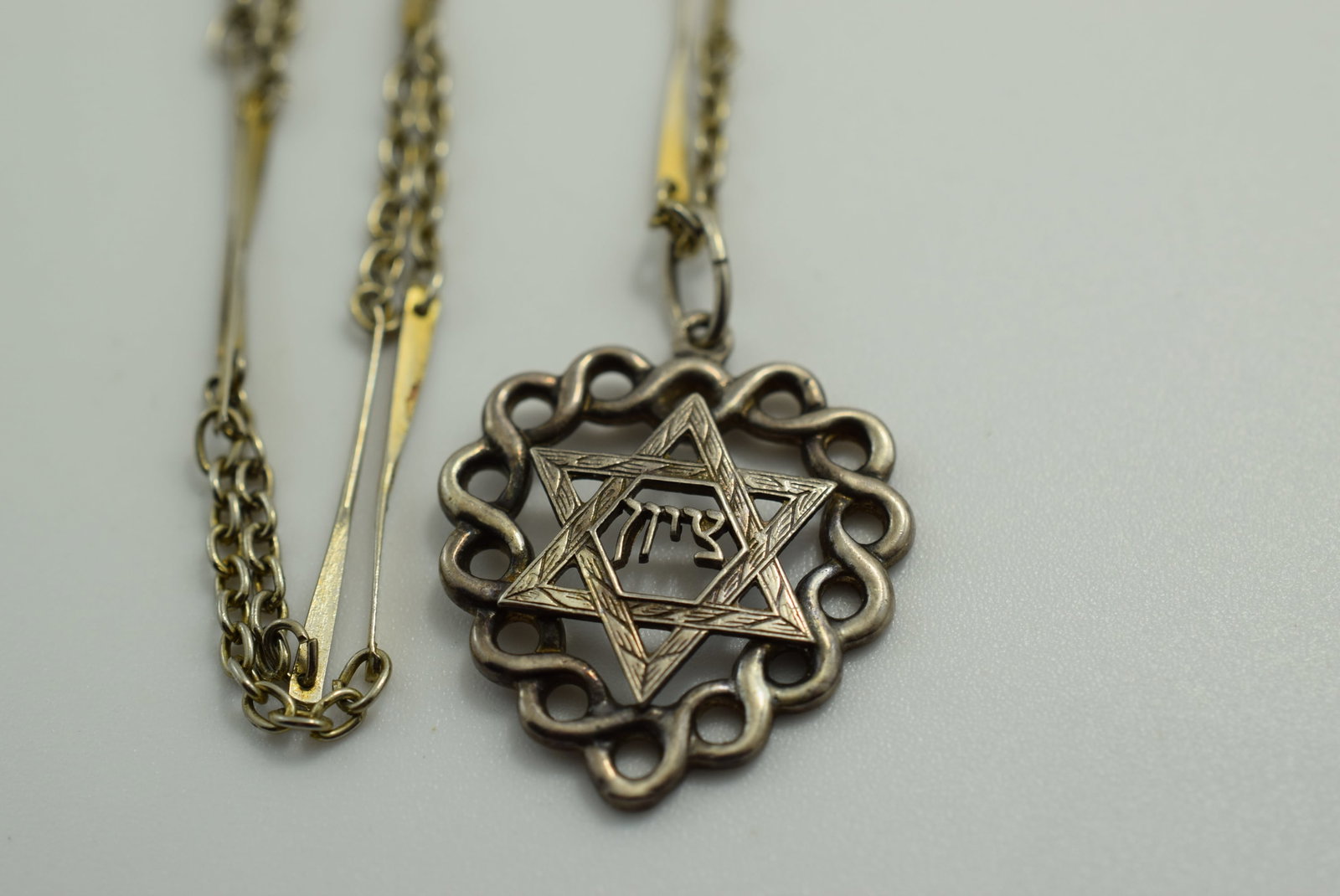 Sterling Old Star Of David Jewish Hebrew Necklace Vintage Lot # JM 884: Sterling Old Star Of David Jewish Hebrew Necklace Vintage the Pendant measures 1" and is Signed Sterling the chain is not sterling and is 22"