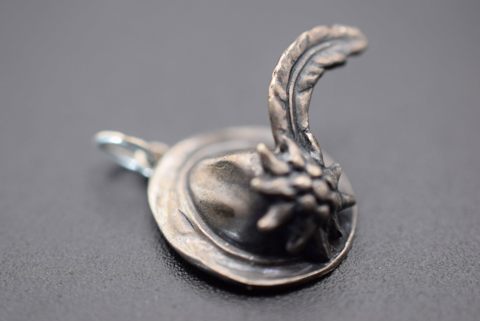 Traditional Feather Hat Sterling Charm Pendant Lot GJ 900 (1 of 2)