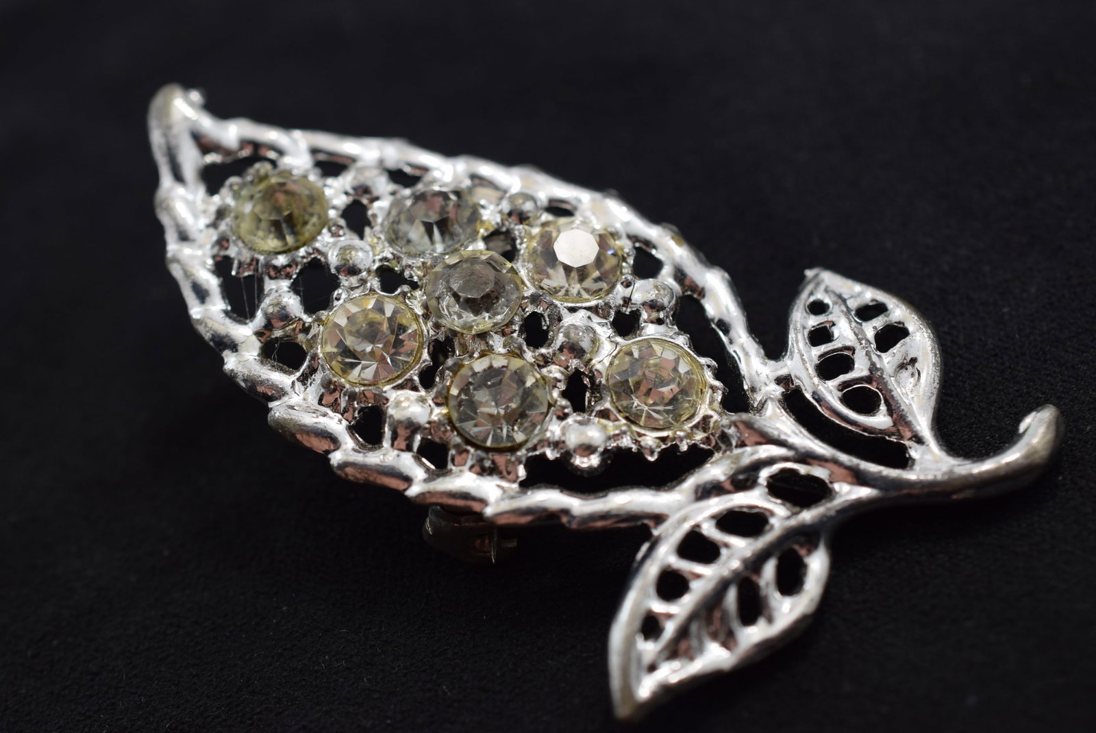 Rhinestone Brooch Pin 1940's Vintage Lot # JM 920: Rhinestone Brooch Pin 1940's Vintage 2 3/8"