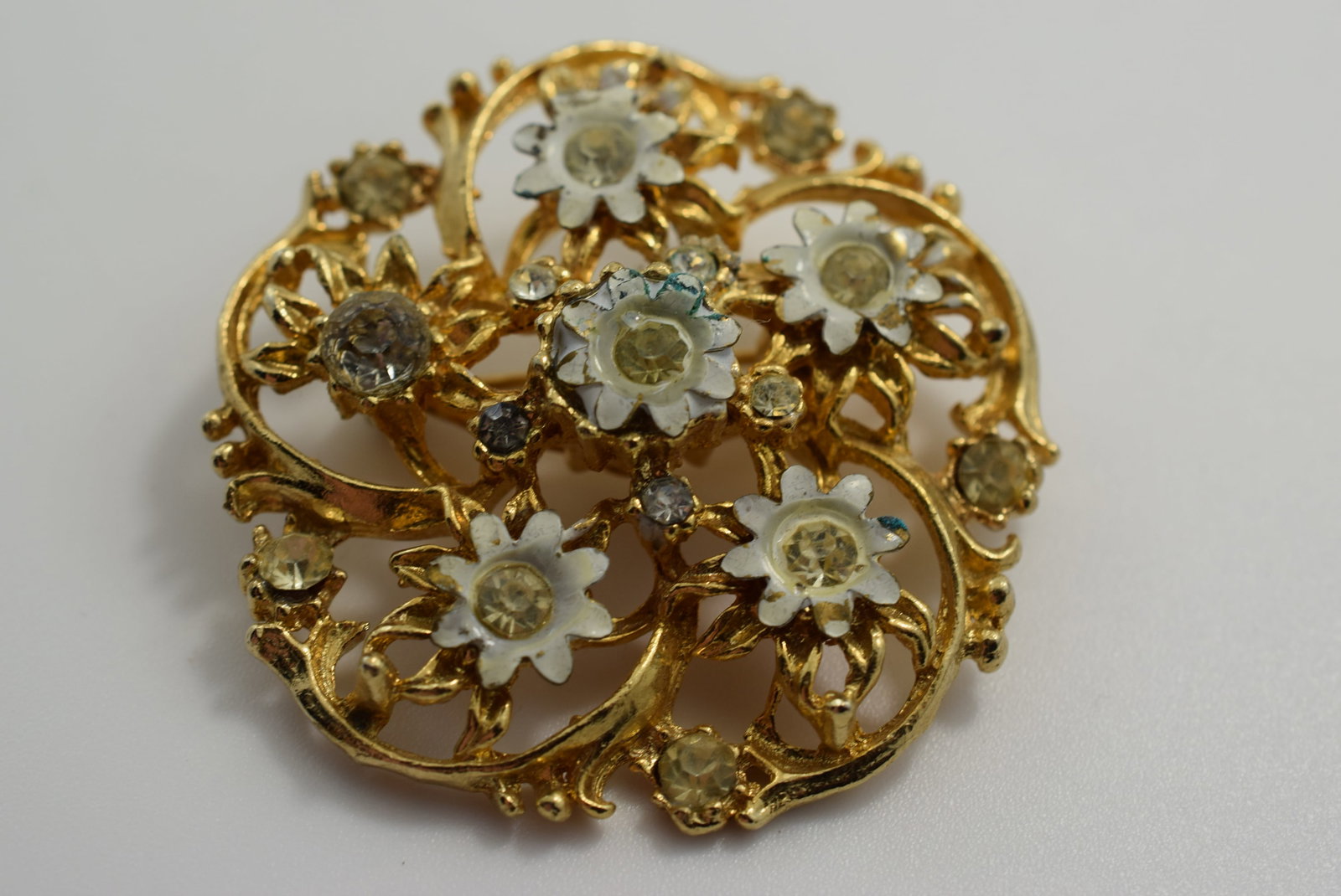 Rhinestone Flower Brooch Pin 1940's 1 7/8" Vintage Lot # JM 930: Rhinestone Flower Brooch Pin 1940's 1 7/8" Vintage