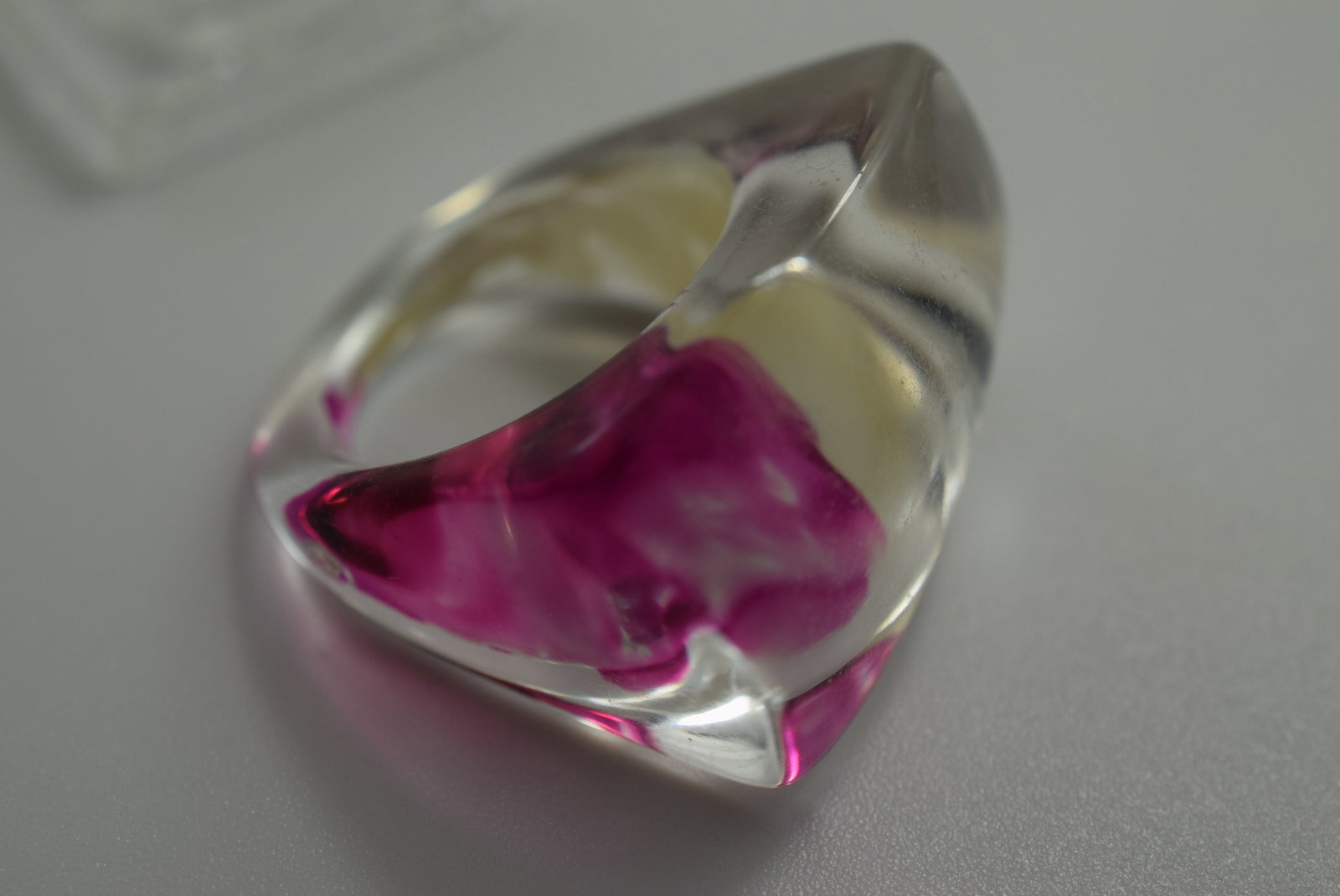 Lucite Ring Size 5.5 Gorgeous Pink to Clear Vintage Lot # JM 951 (1 of 4)