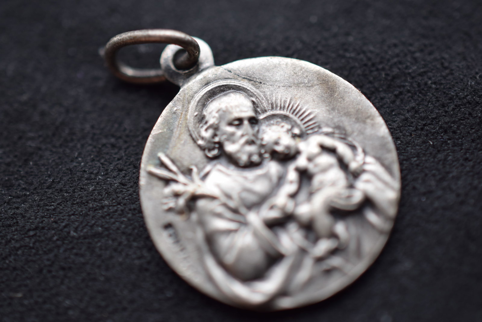 Angels Latin Religious Medal Eur Really Nice Signed Pendant Lot GJ 962: Angels Latin Religious Medal Eur Really Nice Signed Angel Pendant