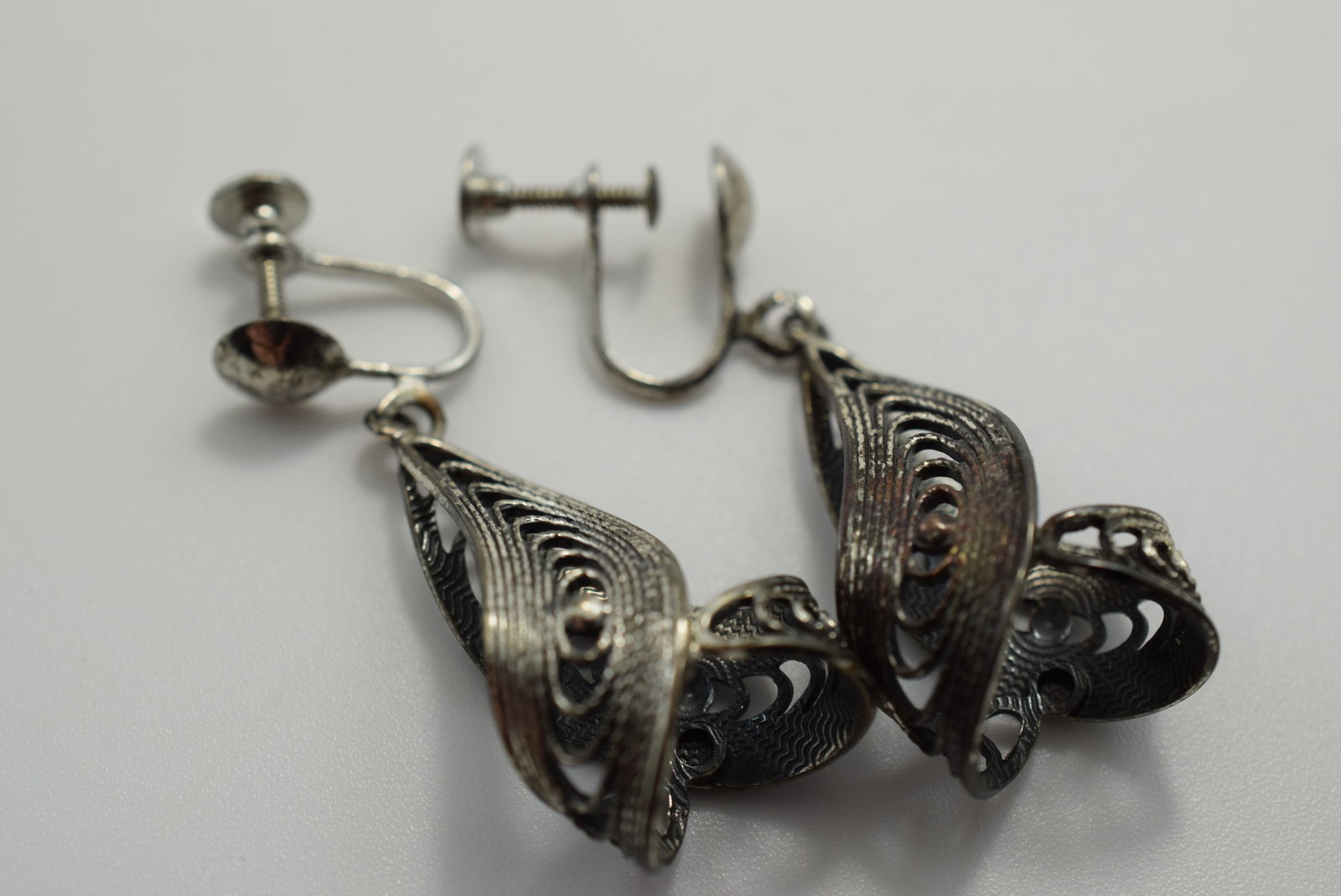 Sterling Silver 925 Filigree Signed 1 1/2" Screw Back Old Earrings Vintage Lot # JM 973: Sterling Silver 925 Filigree Signed 1 1/2" Screw Back Old Earrings Vintage