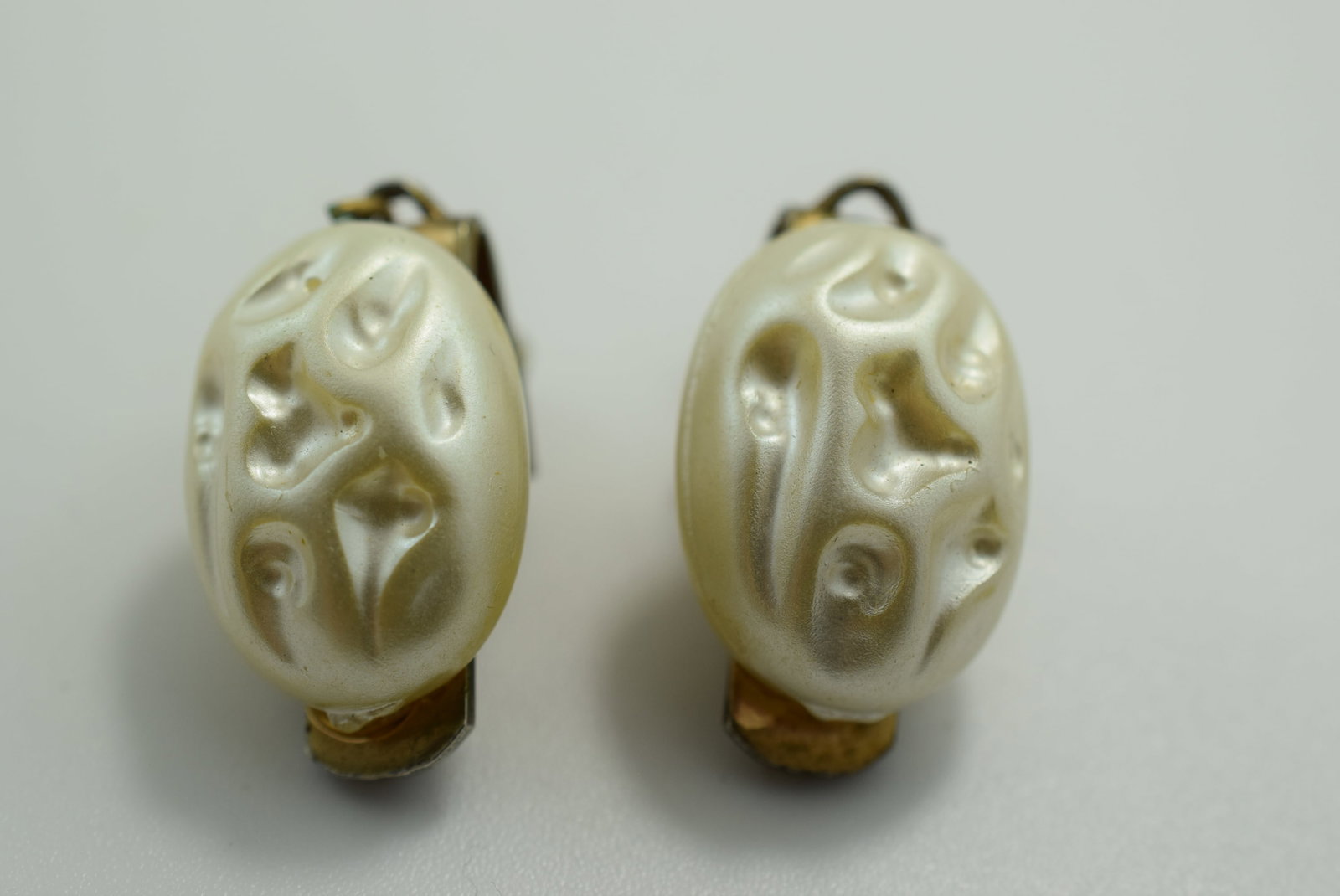 Baroque Pair Faux Pearl Clips Scarf Tie Old 1940's 1" Vintage Lot # JM 978: Baroque Pair Faux Pearl Clips Scarf Tie Old 1940's 1" Vintage