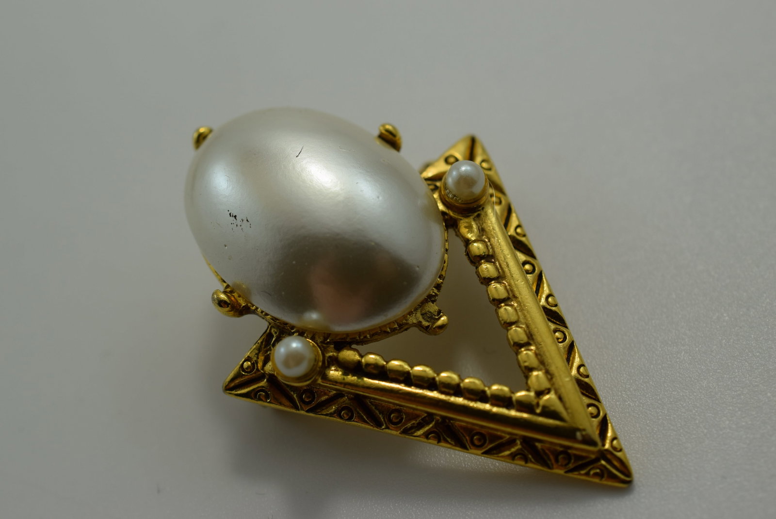 Faux Pearl Brooch Pin 1 7/8" Vintage Lot # JM 985: Faux Pearl Brooch Pin 1 7/8" Vintage