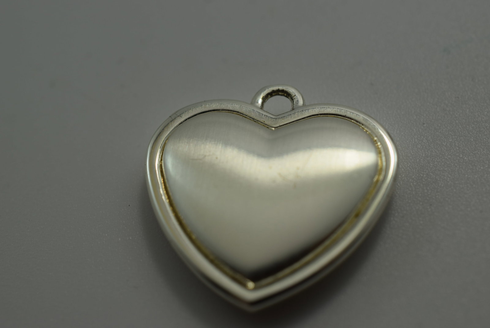 Heart Pendant 1" Vintage Lot # JM 1018 (1 of 2)