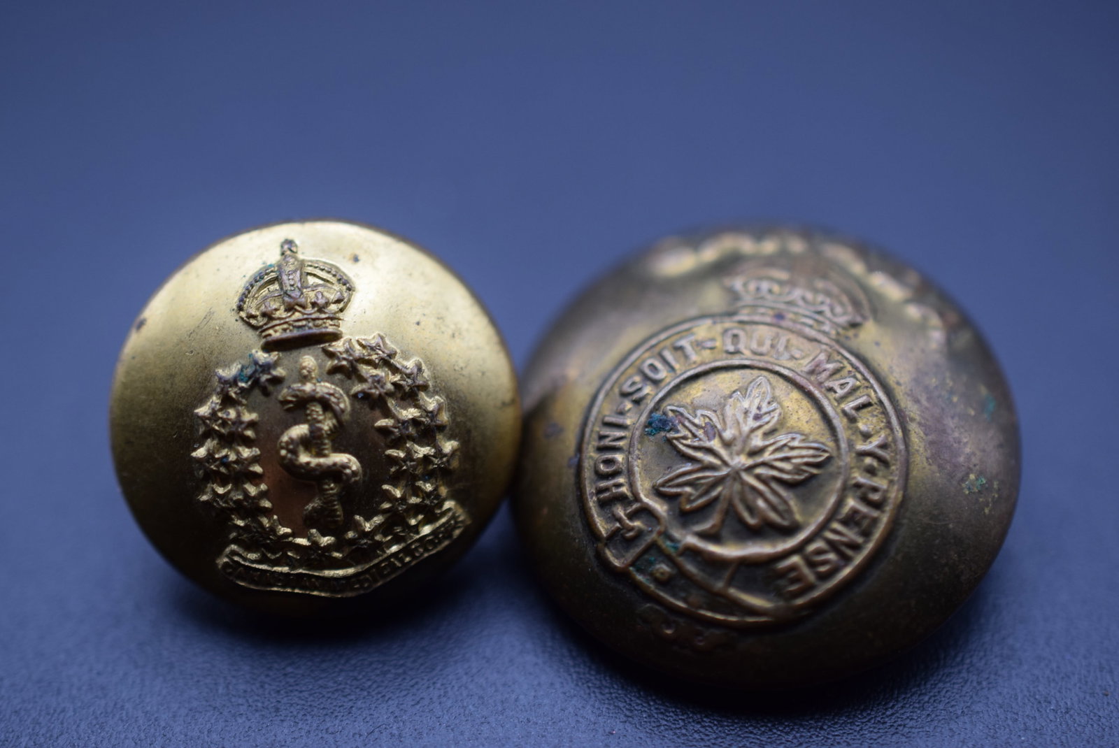 Vintage Canada Military Buttons Medic Lot 1027: Vintage Canada Military Buttons Medic united Carr Canada measures 1" in diameter and other one measures 3/4"