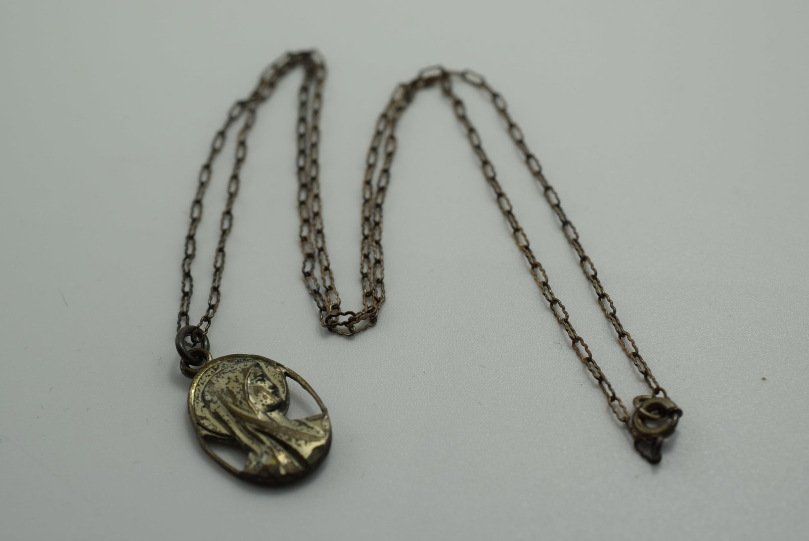 18" Fine Old Chain Religious Medal Vintage Lot # JM 1085 (1 of 3)