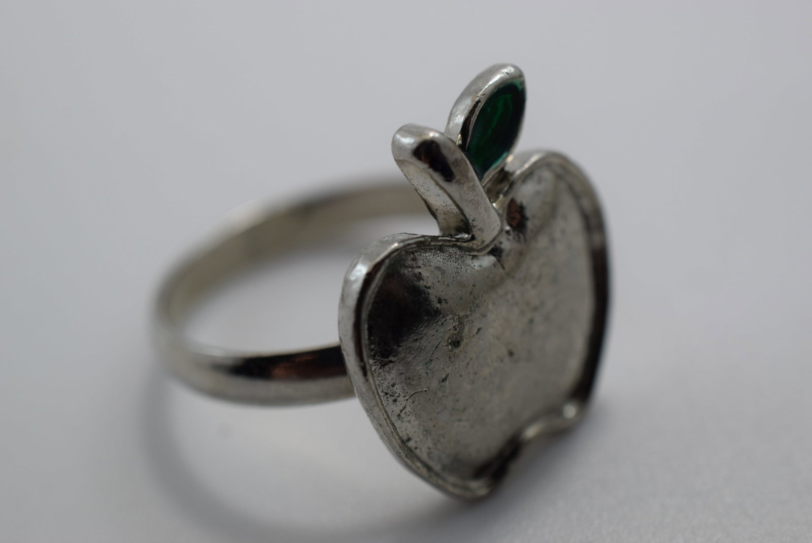 Apple Ring Size 7.75 Vintage Lot # JM 1099 (1 of 2)